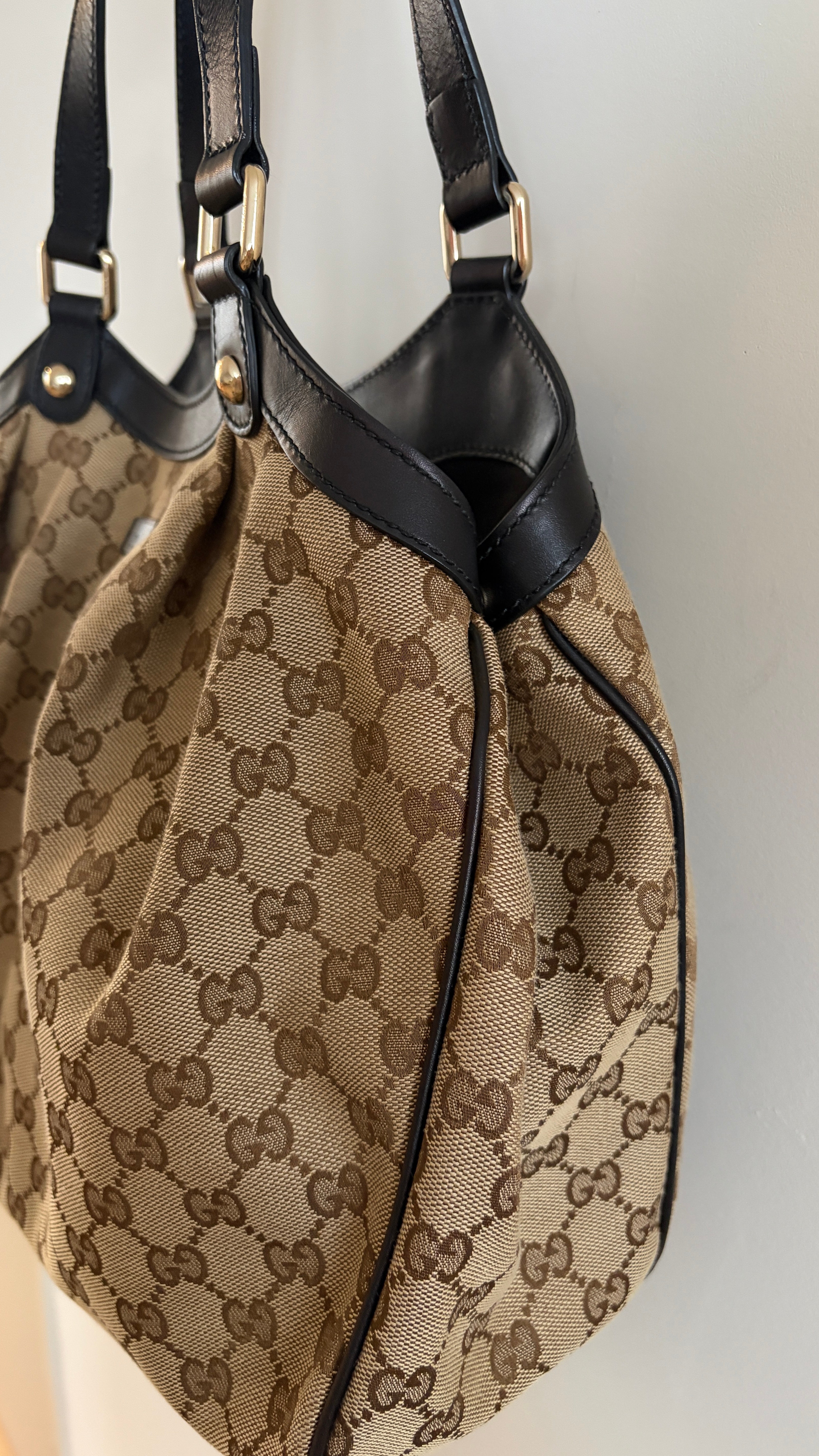 Gucci CC Canvas Tote Bag - Zijkant