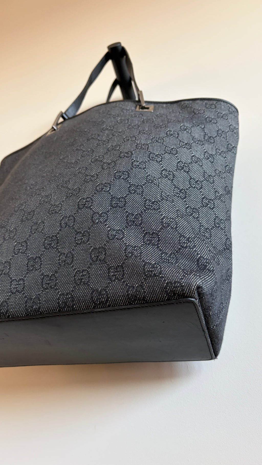 Gucci Denim Tote Bag - detail onderkant