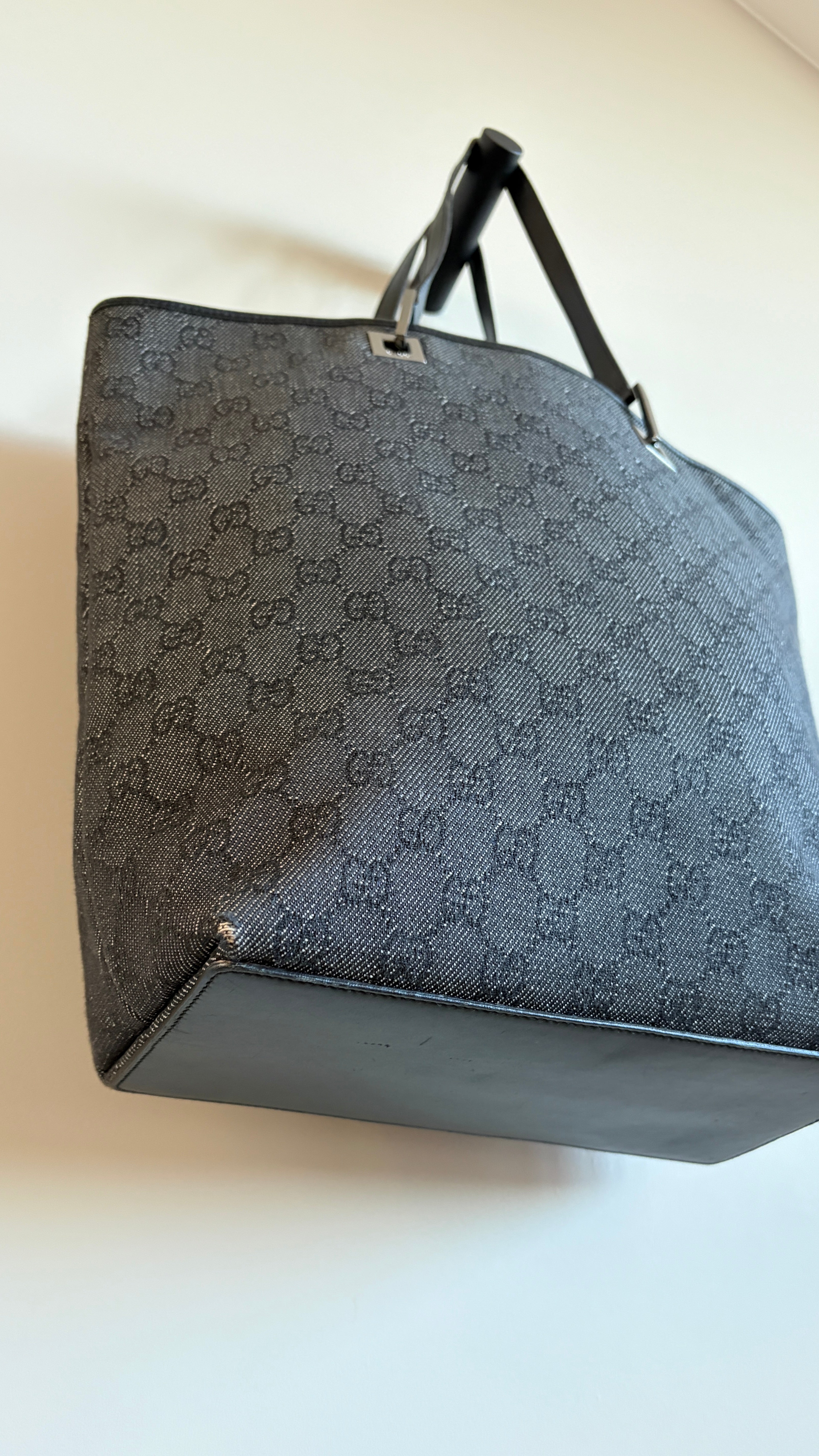 Gucci Denim Tote Bag - detail onderkant 2