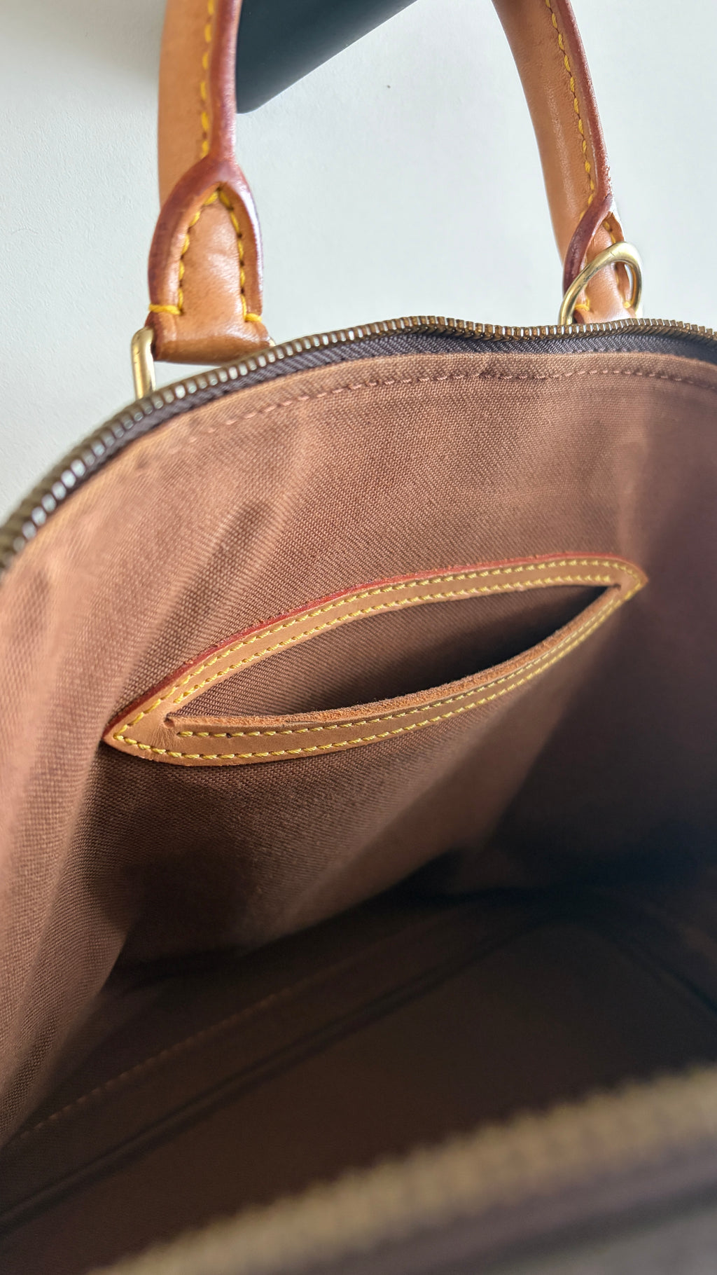 Louis Vuitton Alma - binnenkant detail zakje