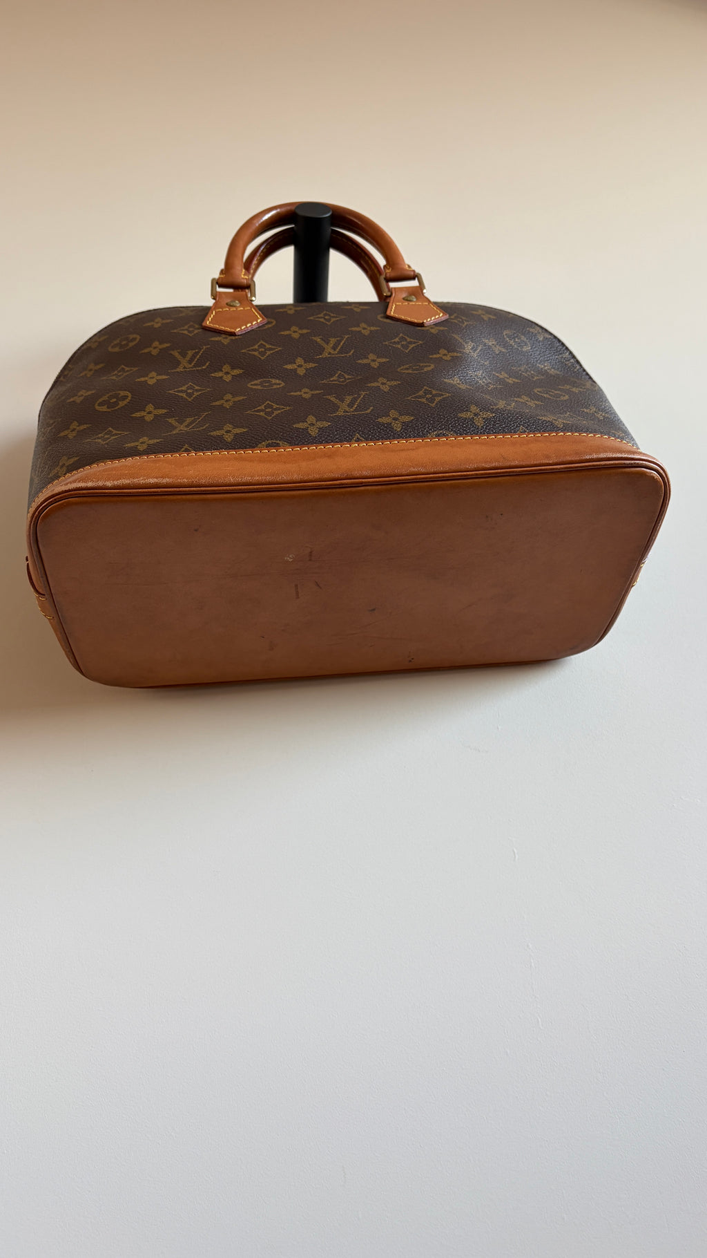 Louis Vuitton Alma PM - Onderkant