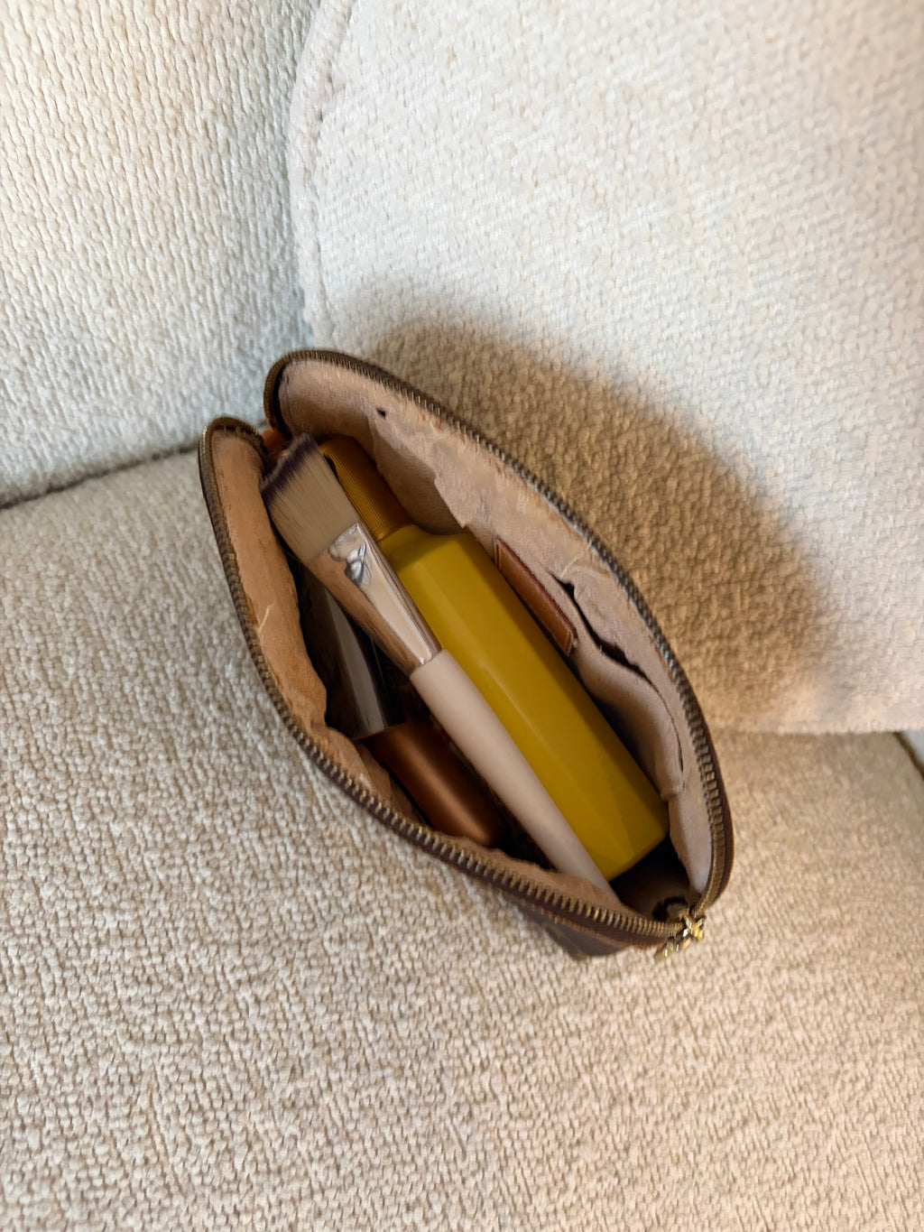 Louis Vuitton Cosmetic Pouch - gevuld