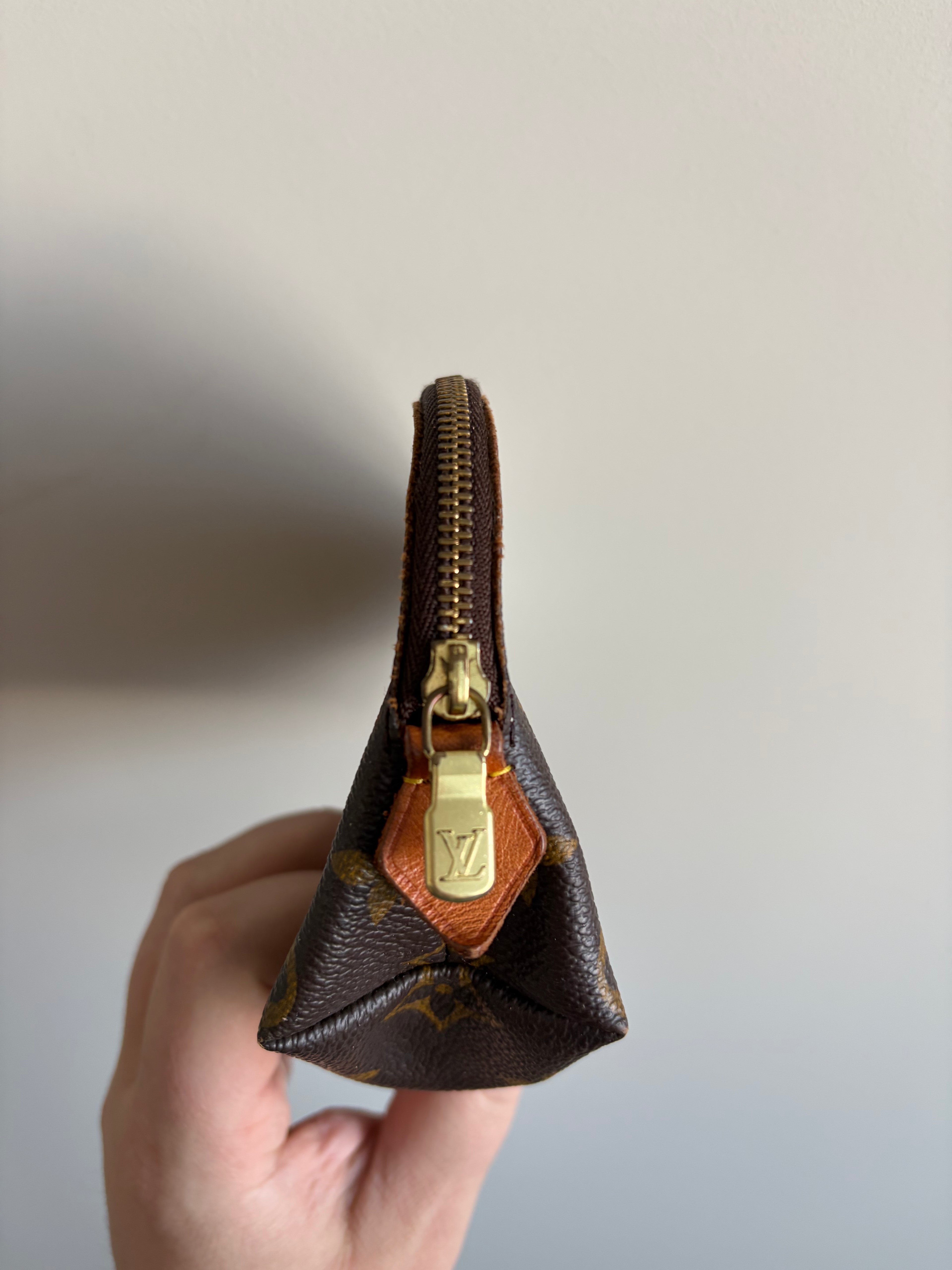Louis Vuitton Cosmetic Pouch - zijkant
