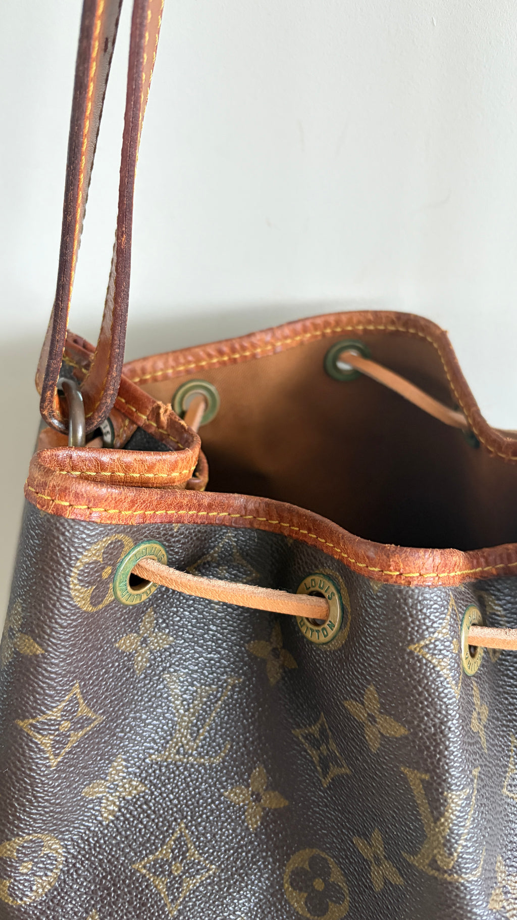 Louis Vuitton Noe - detail bovenkant
