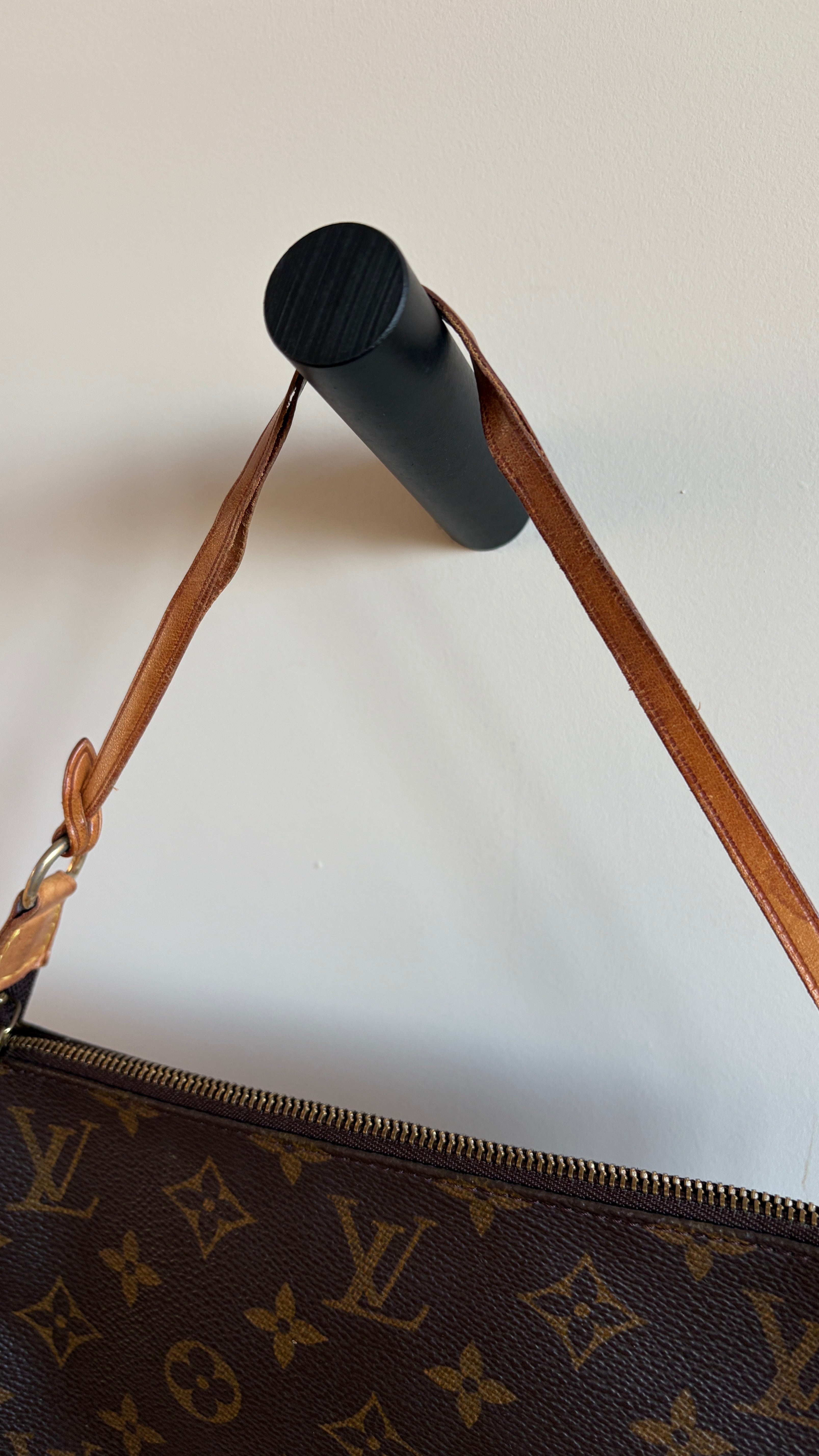 Louis Vuitton Pochette - 2000 strap