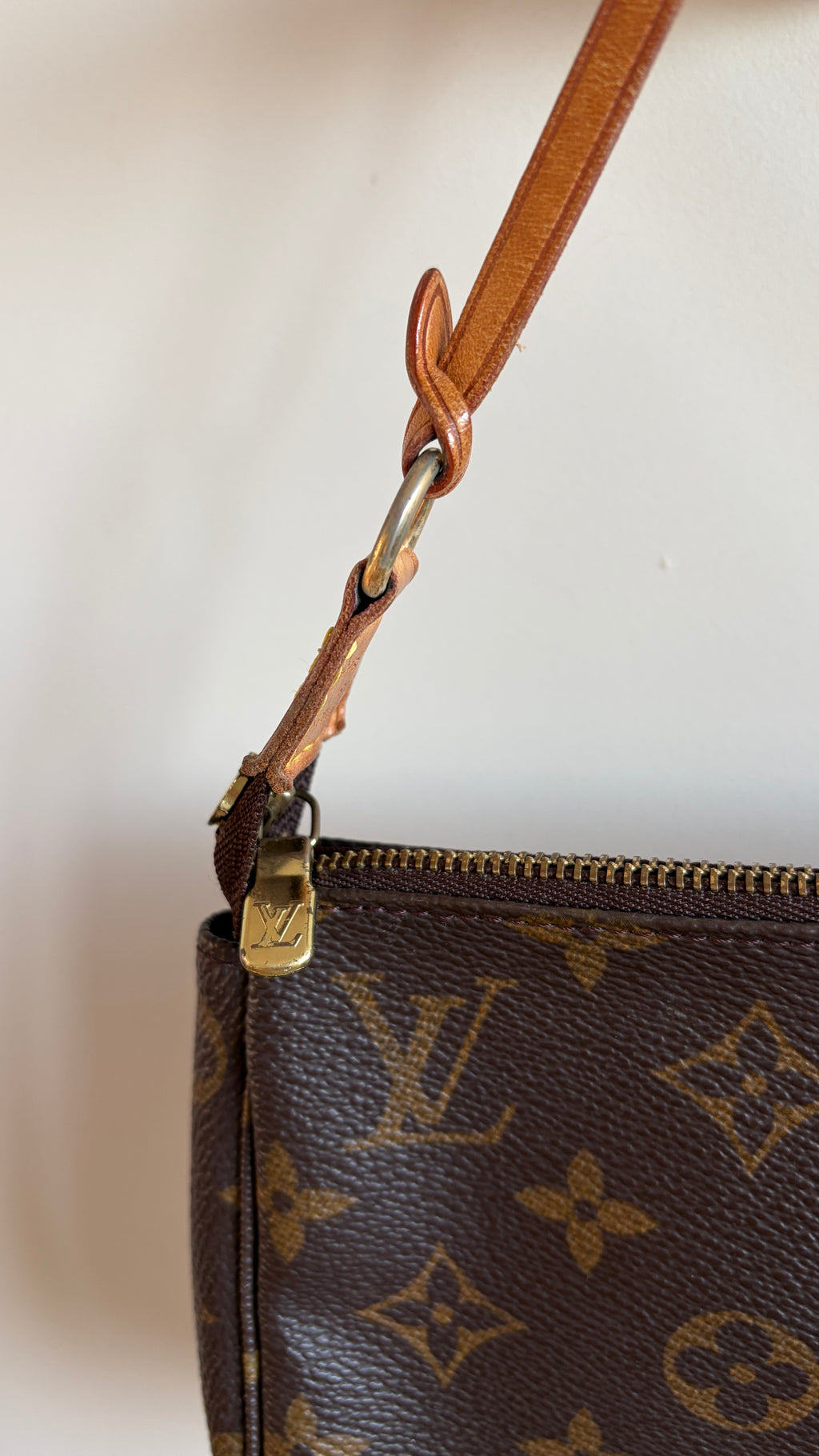 Louis Vuitton Pochette - 2000 strap detail