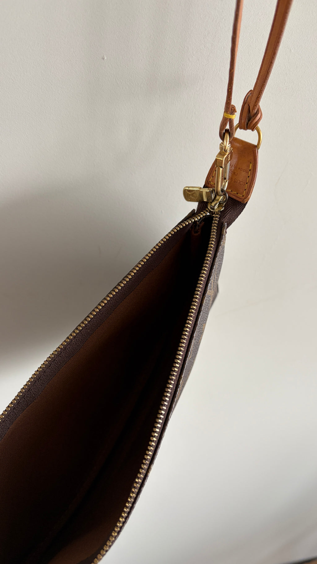 Louis Vuitton Pochette - Rits open