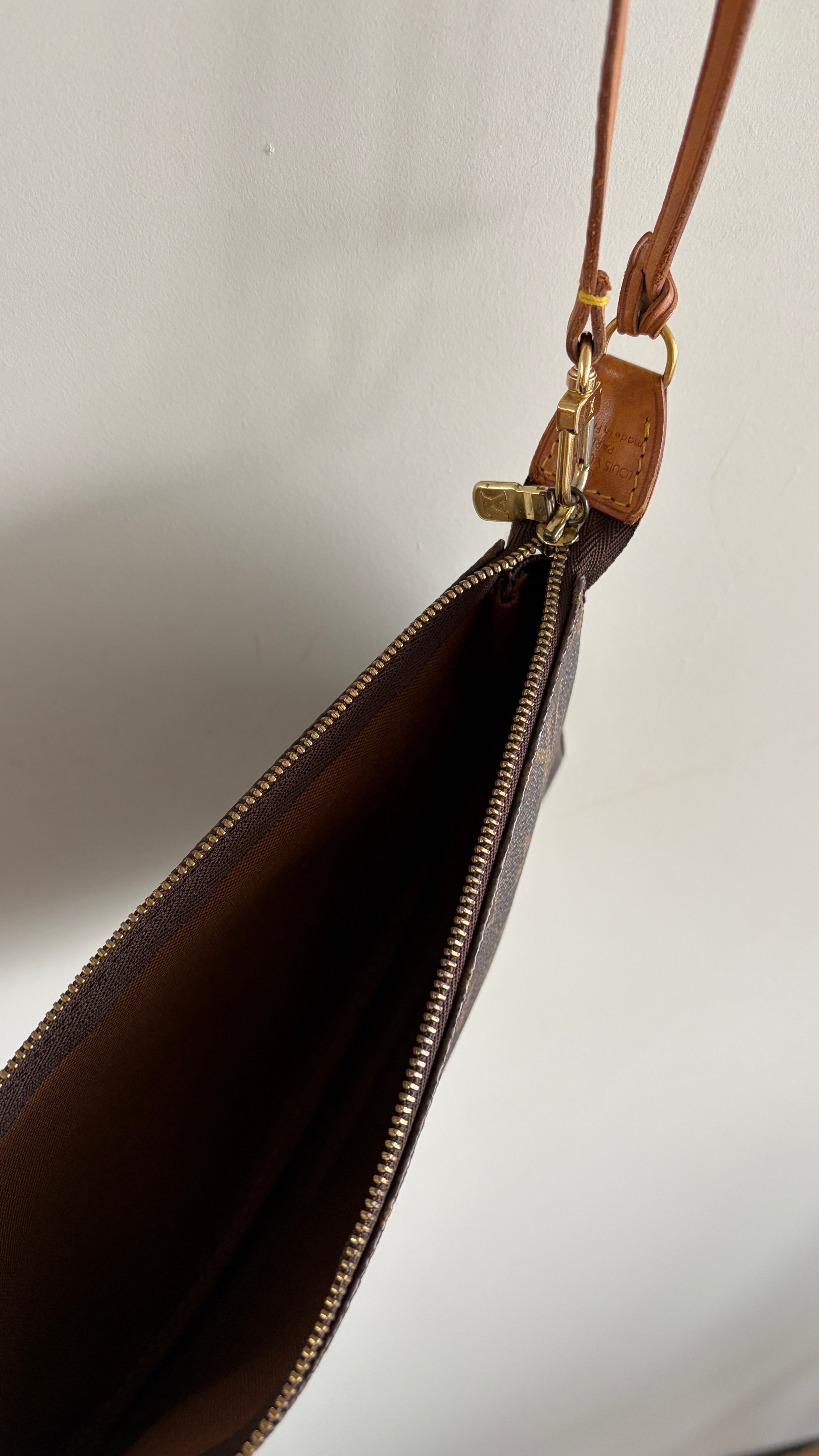 Louis Vuitton Pochette - Rits open