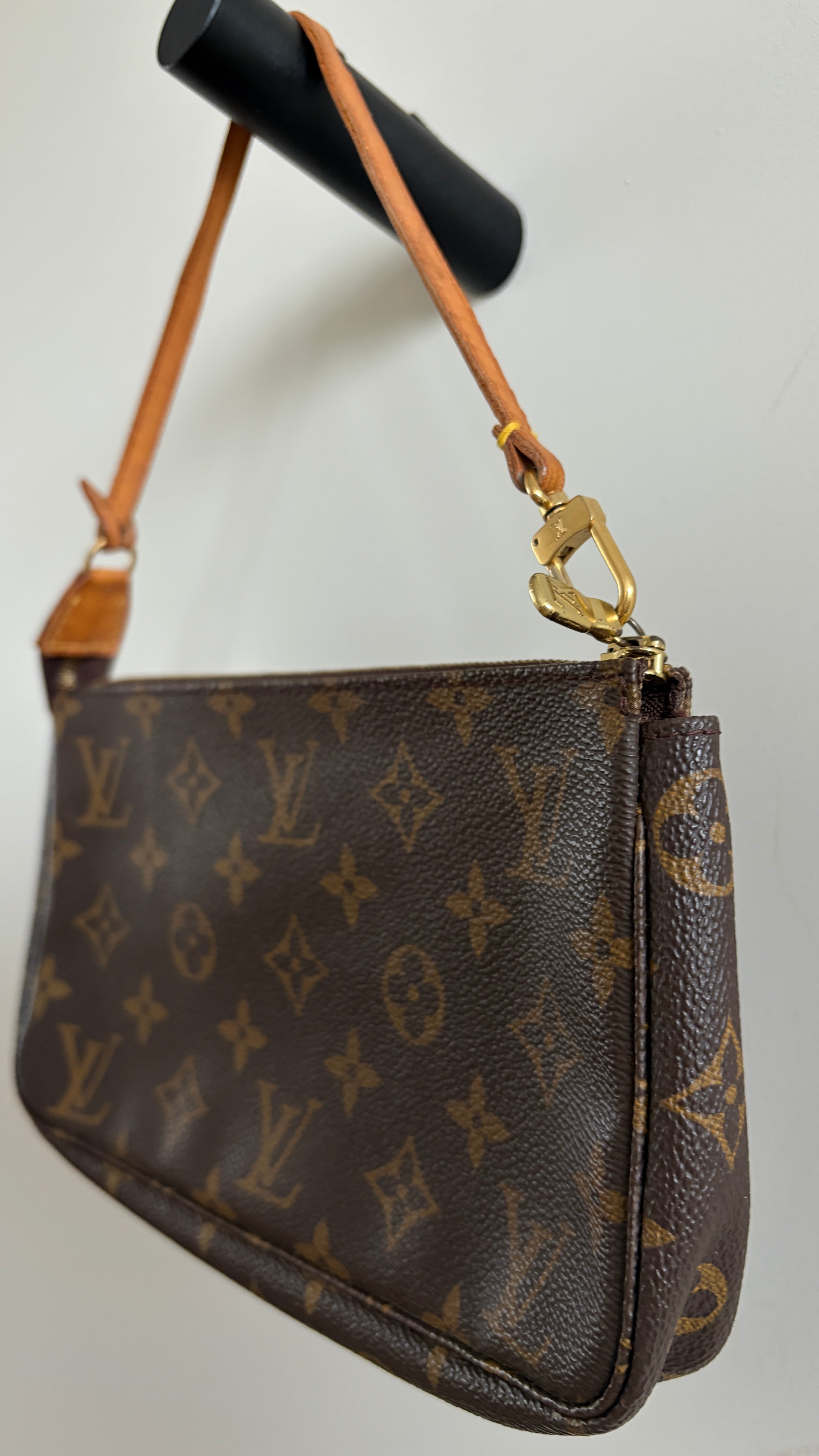 Louis Vuitton Pochette - Zijkant