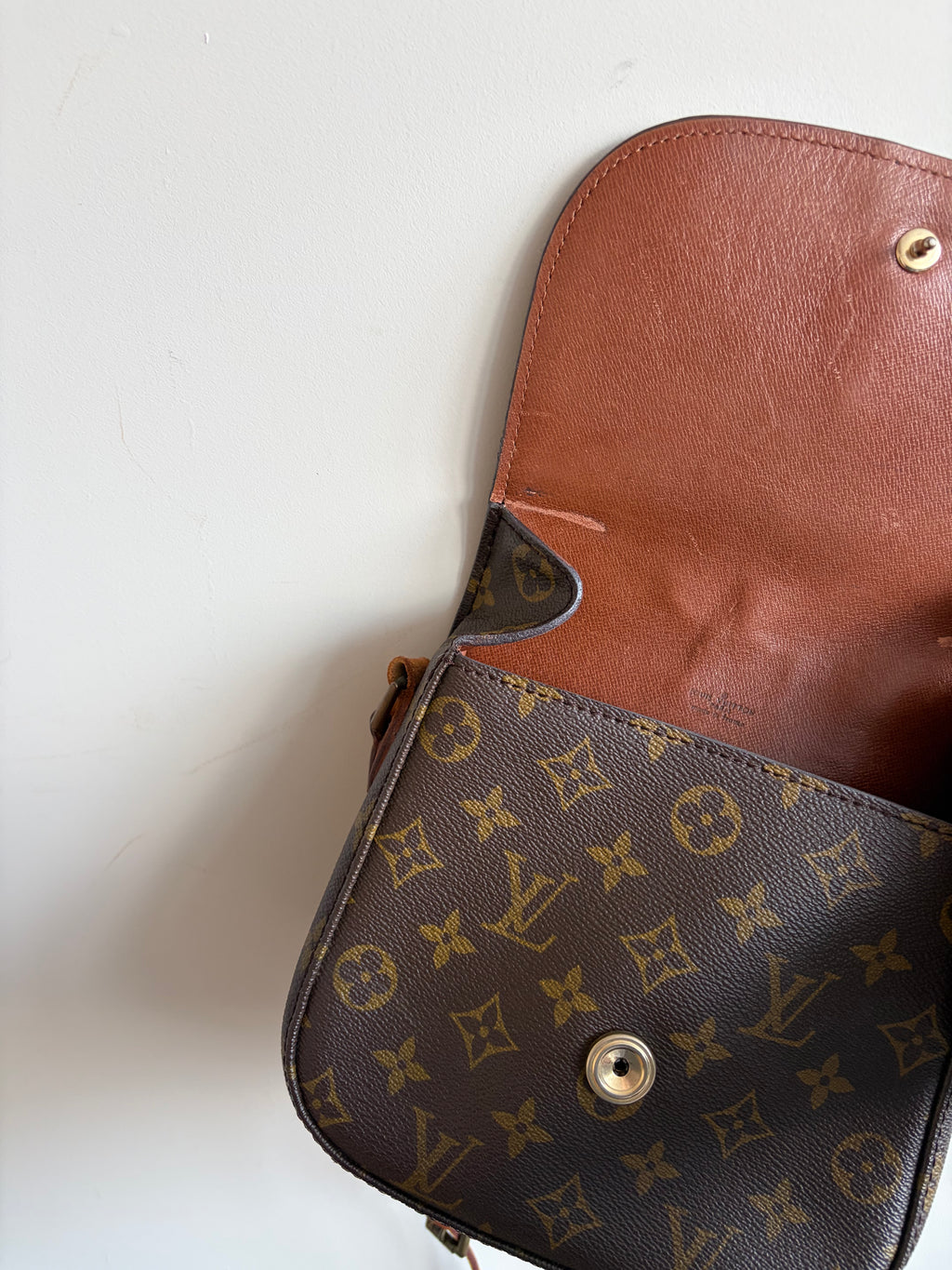 Louis Vuitton Saint Cloud - detail inside flap