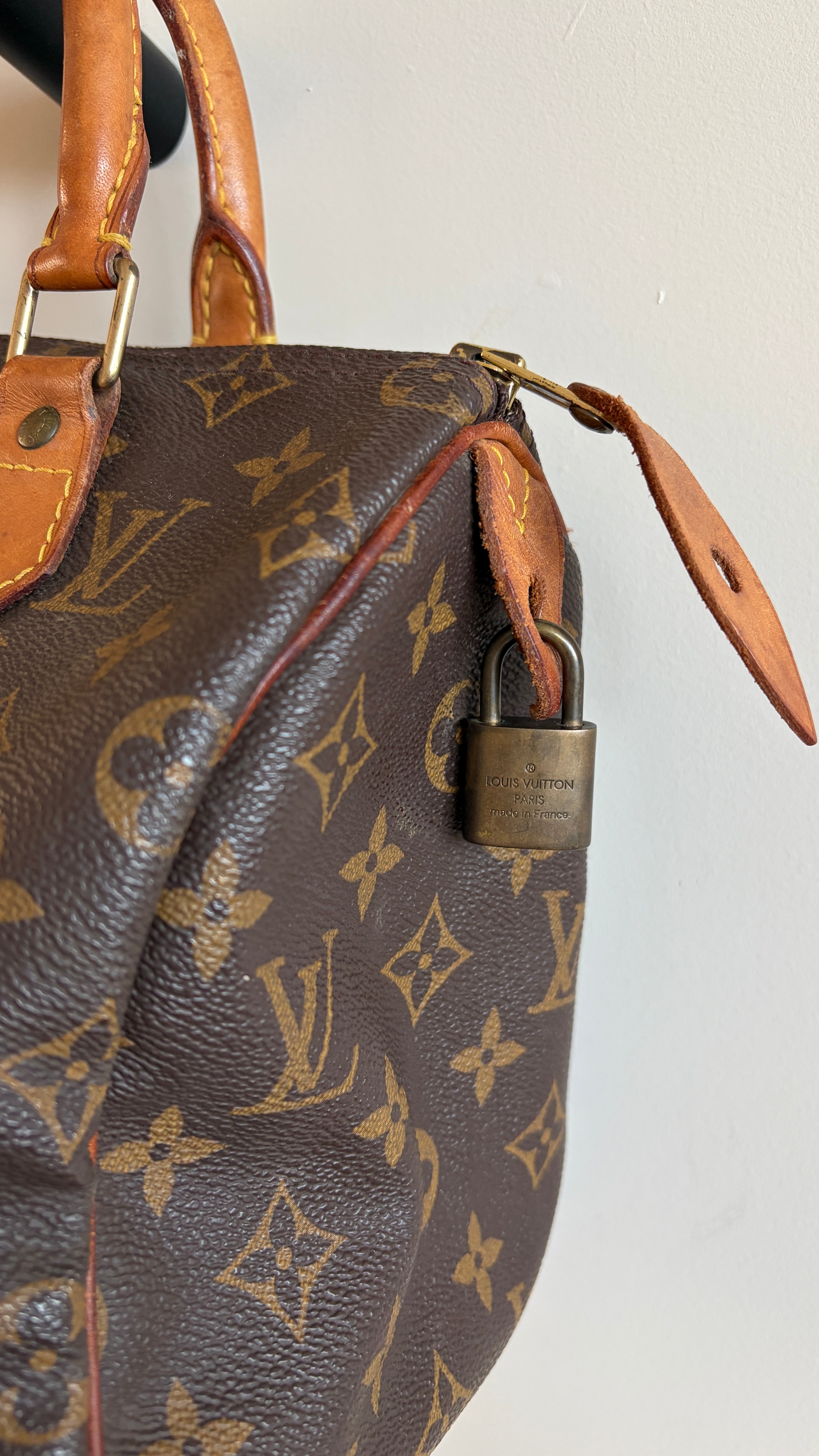 Louis vuitton Speedy 25 - detail slotje 