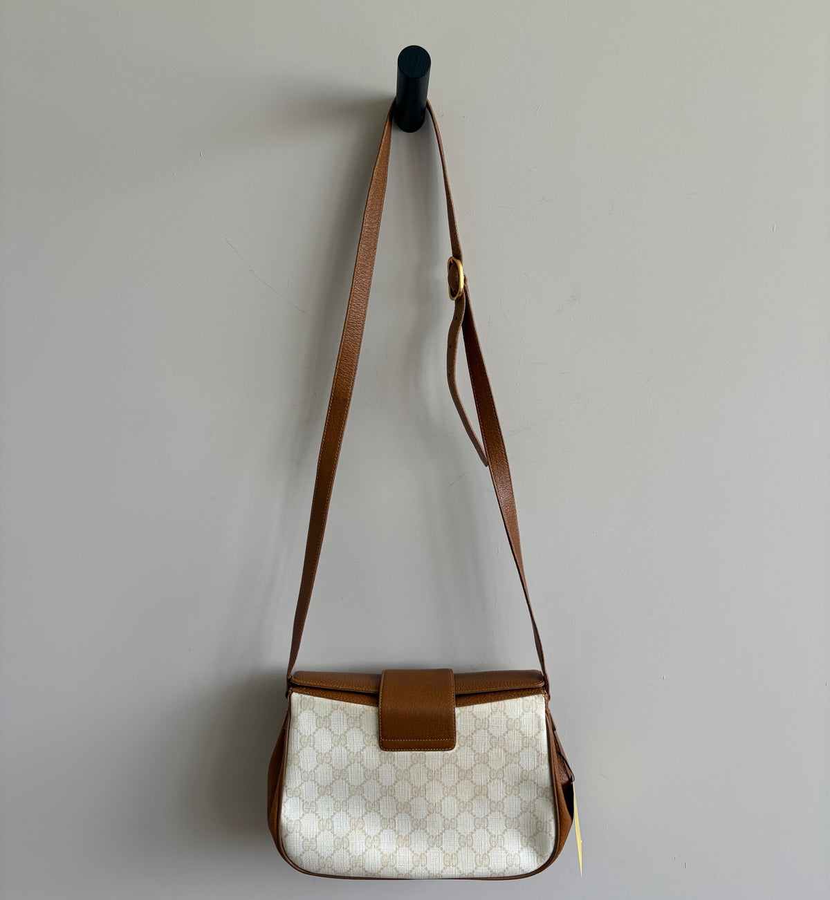TRE131_Gucci_GGSupreme_ShoulderBag_Productfoto 3