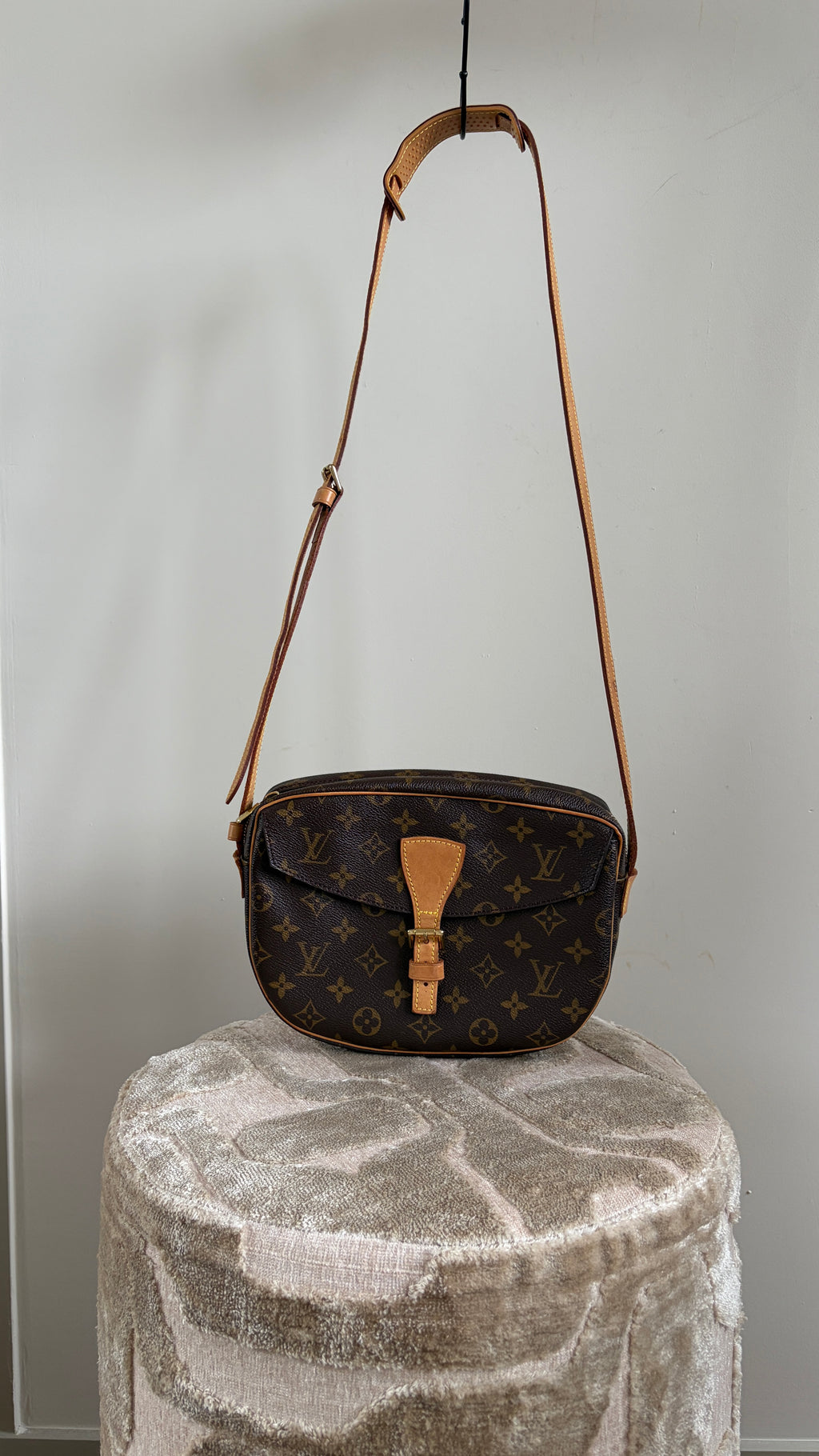 TRE51 - Louis Vuitton Jeune Fille MM - 1