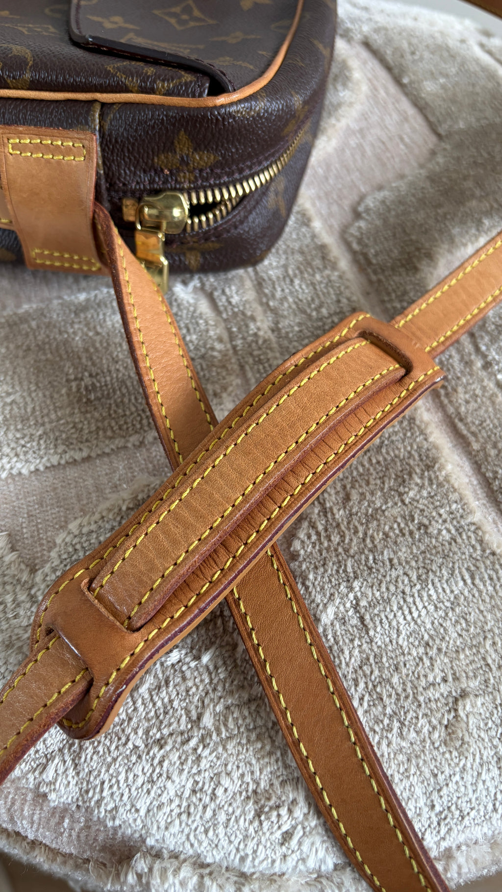 TRE51 - Louis Vuitton Jeune Fille MM - 19