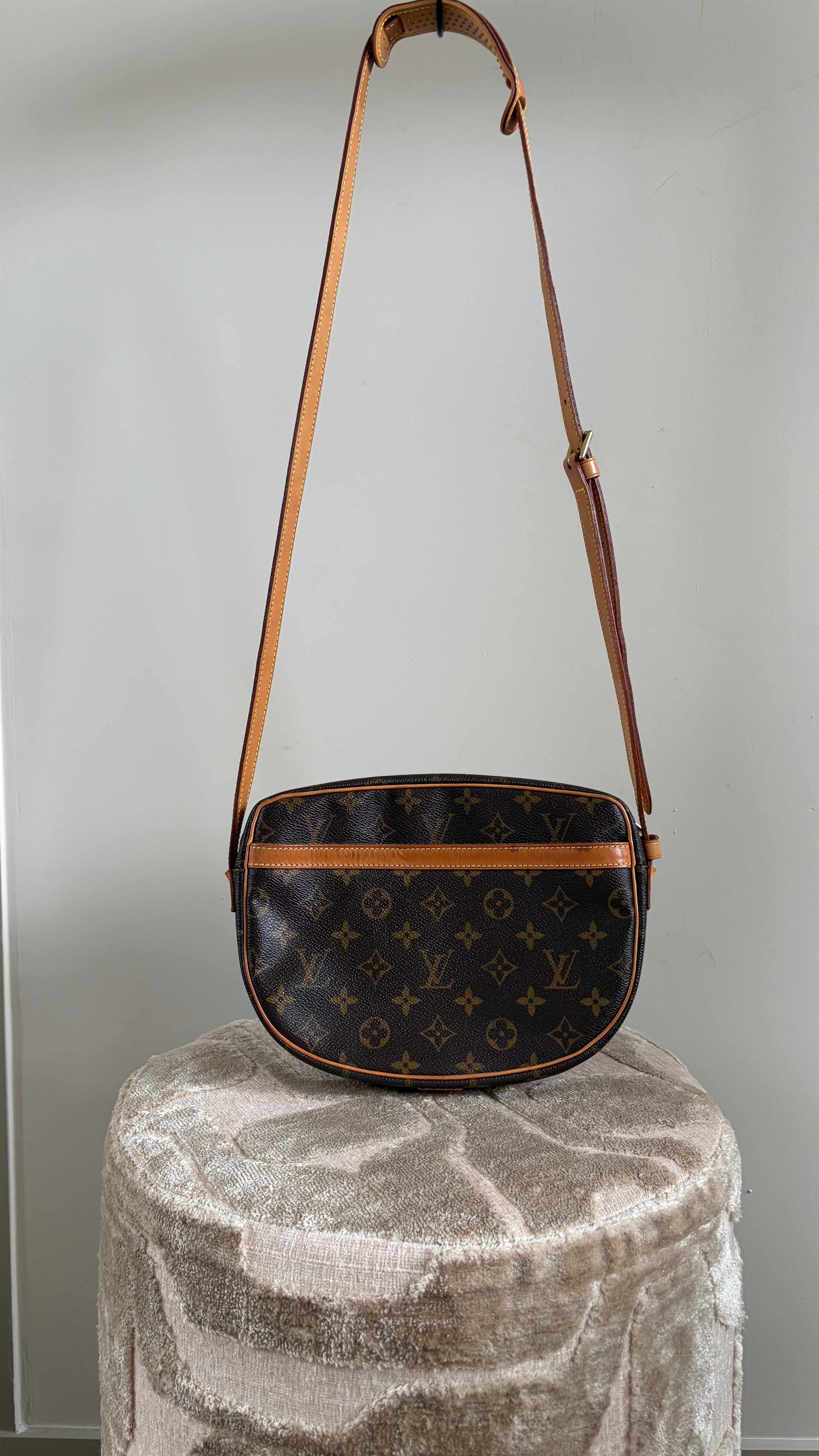 TRE51 - Louis Vuitton Jeune Fille MM - 3