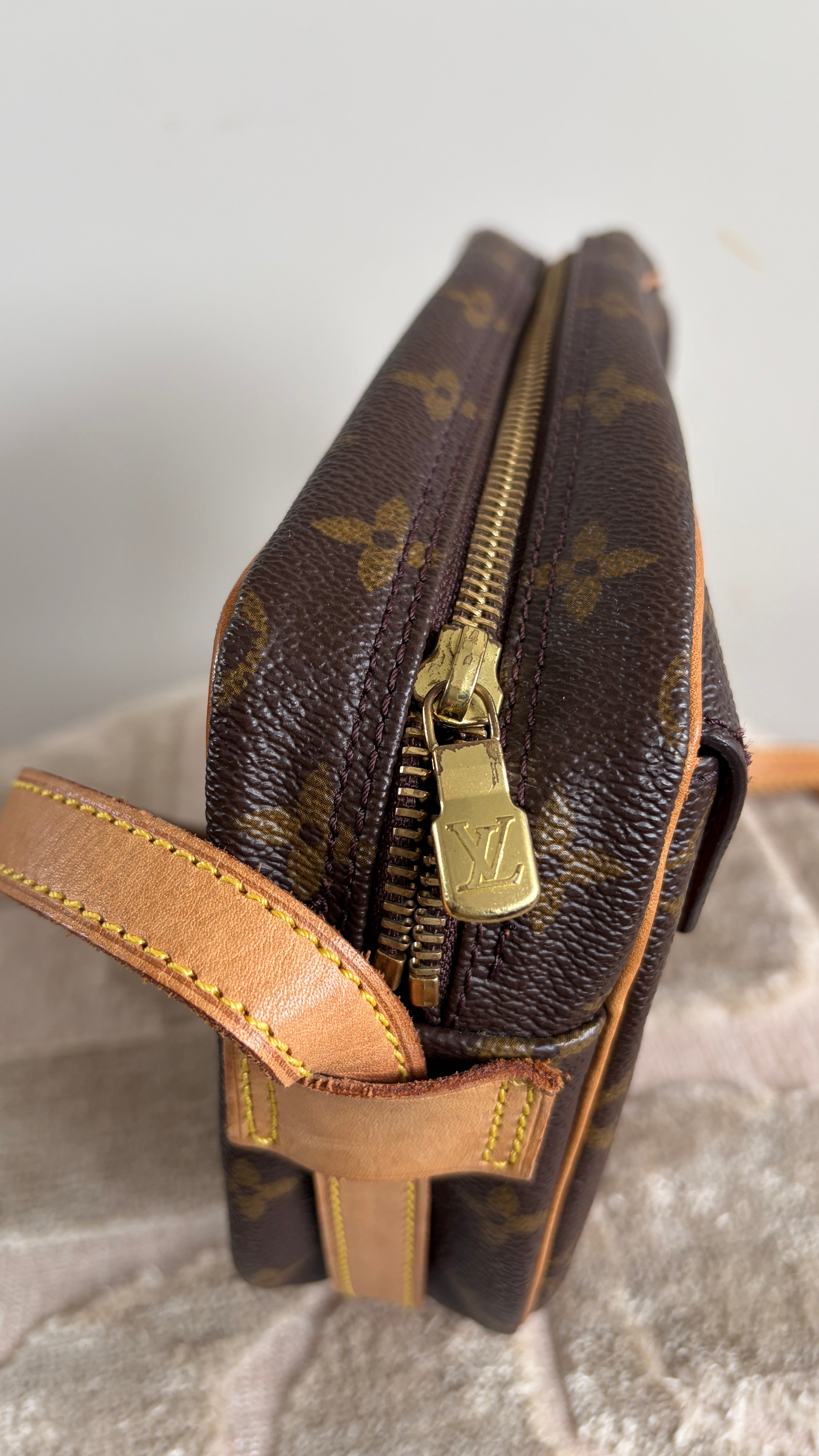 TRE51 - Louis Vuitton Jeune Fille MM - 9
