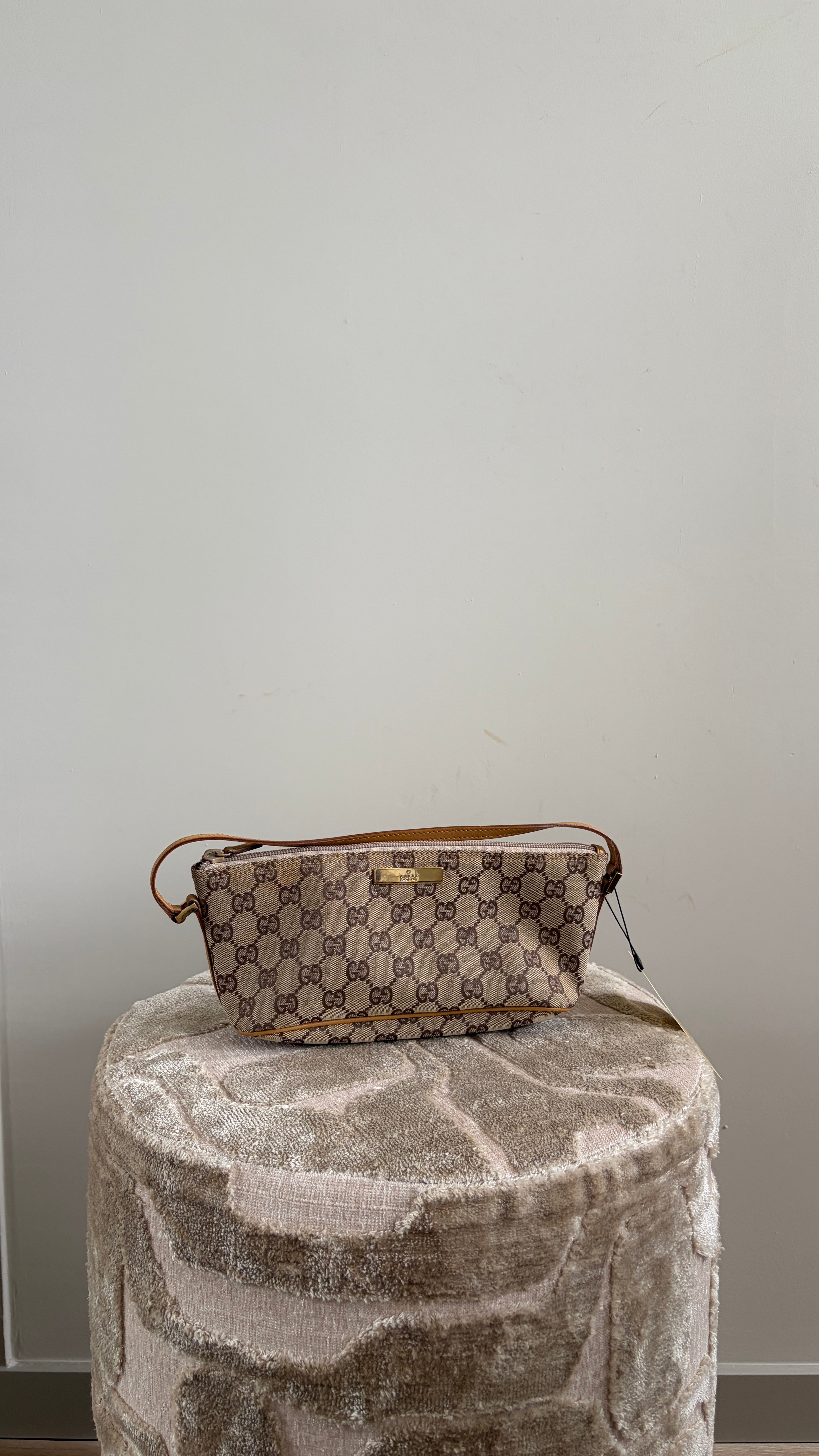 TRE54 - Gucci Boat Bag beige - 1