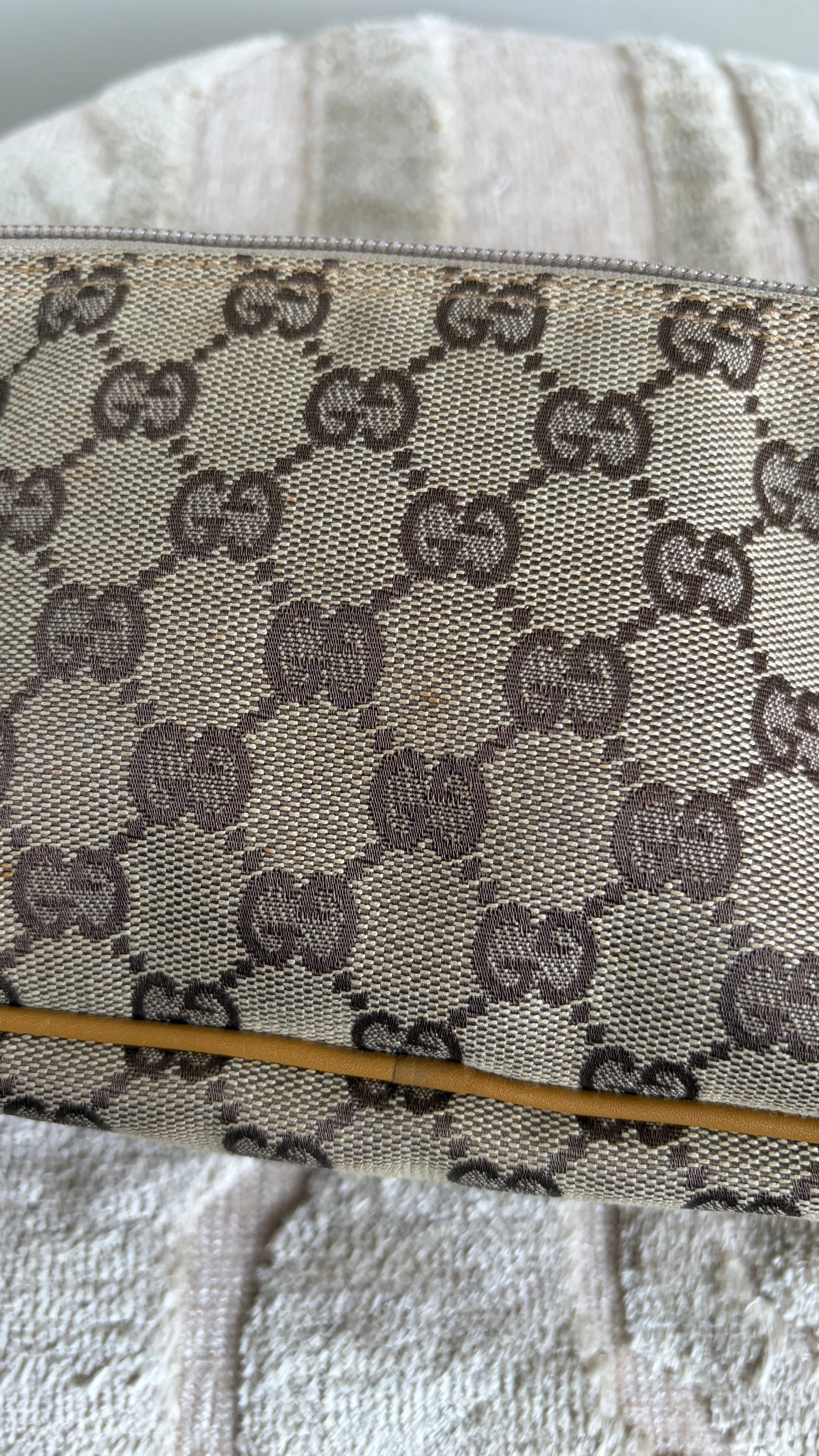 TRE54 - Gucci Boat Bag beige - 10