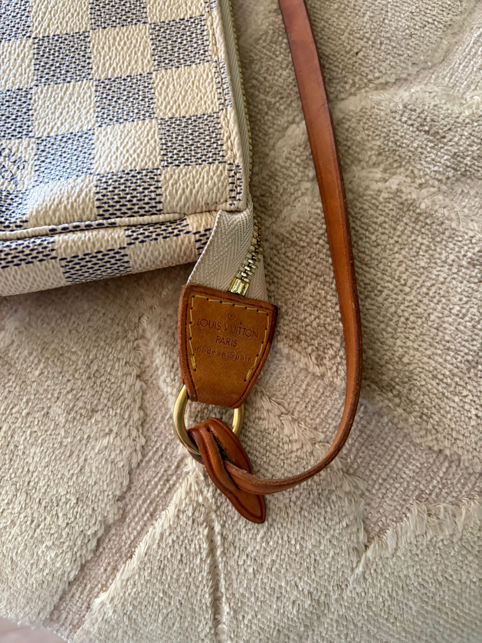 TRE59_-_Louis_Vuitton_Pochette_Damier_Azur_-_6