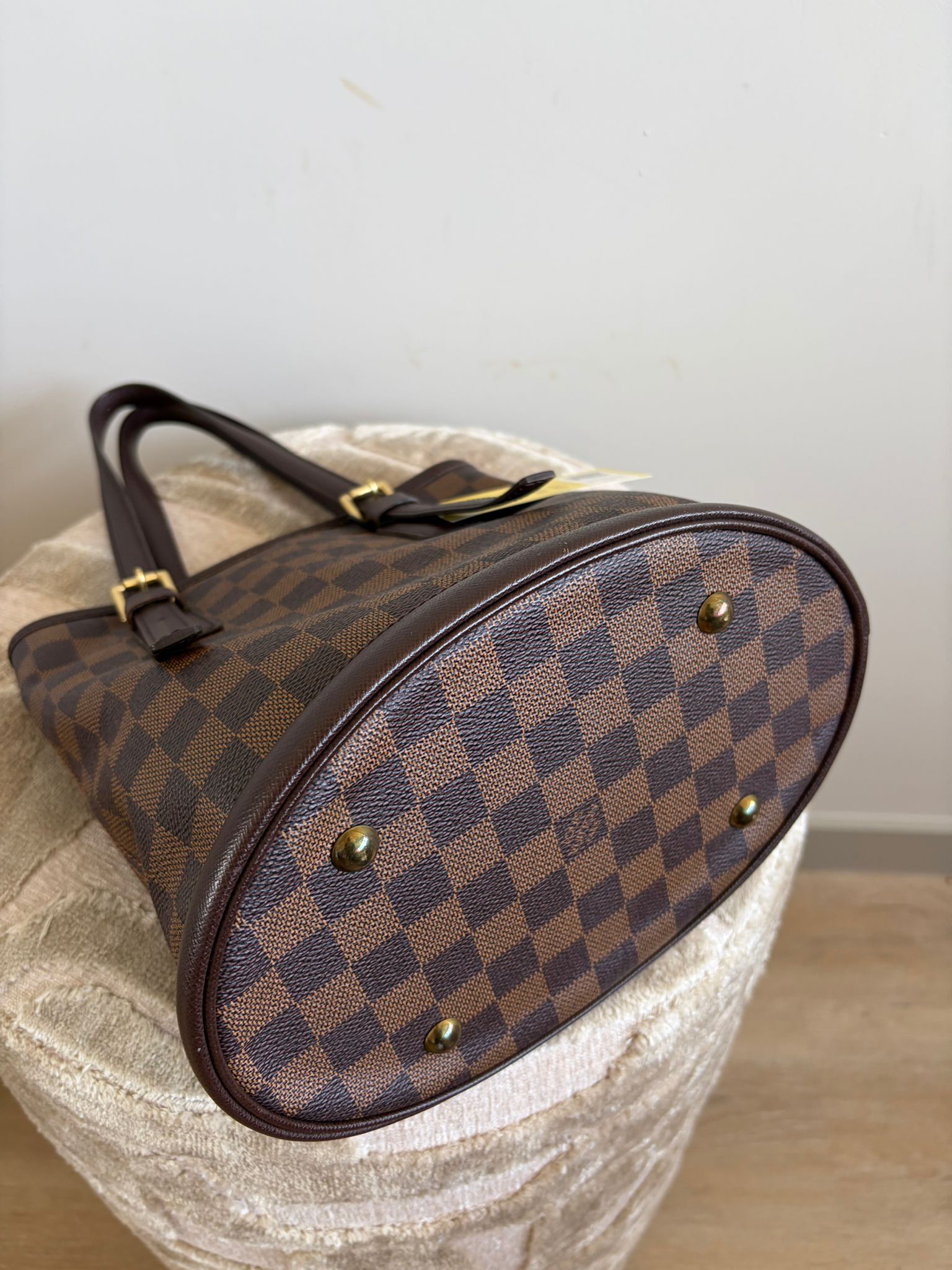 TRE66 - Louis Vuitton Male Damier Ebène Tote Marais Bucket - 11