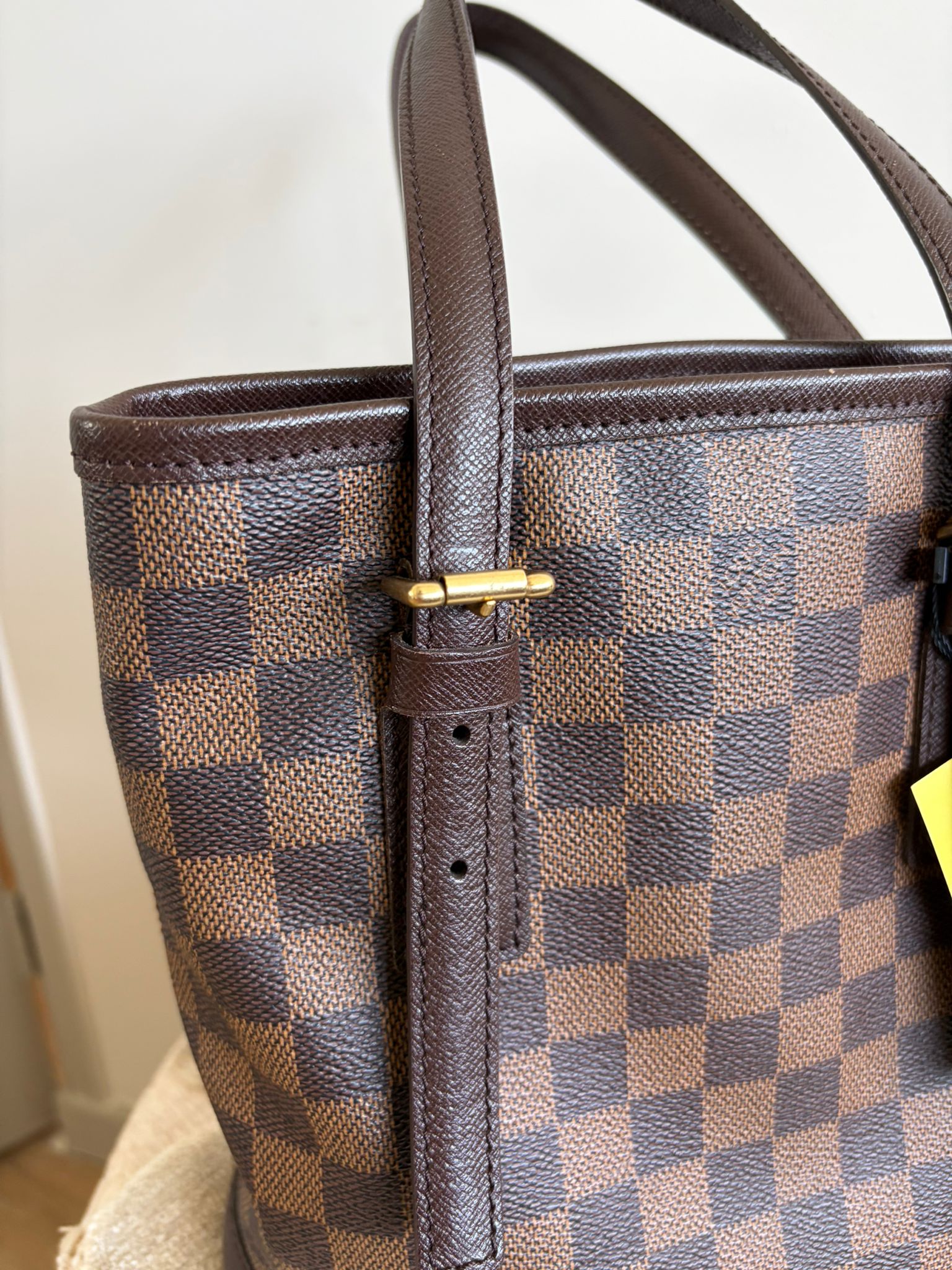 TRE66 - Louis Vuitton Male Damier Ebène Tote Marais Bucket - 12