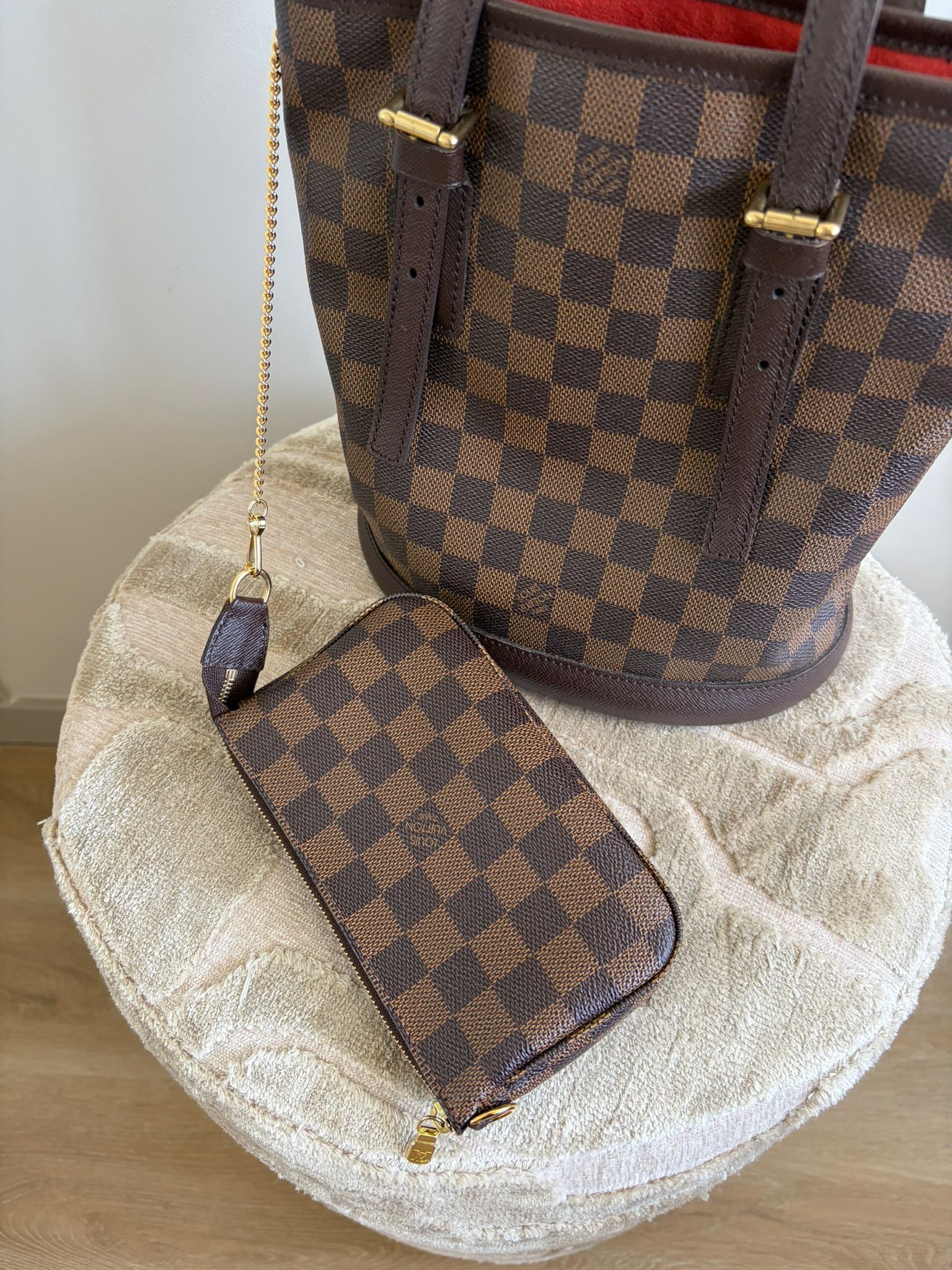 TRE66 - Louis Vuitton Male Damier Ebène Tote Marais Bucket - 15
