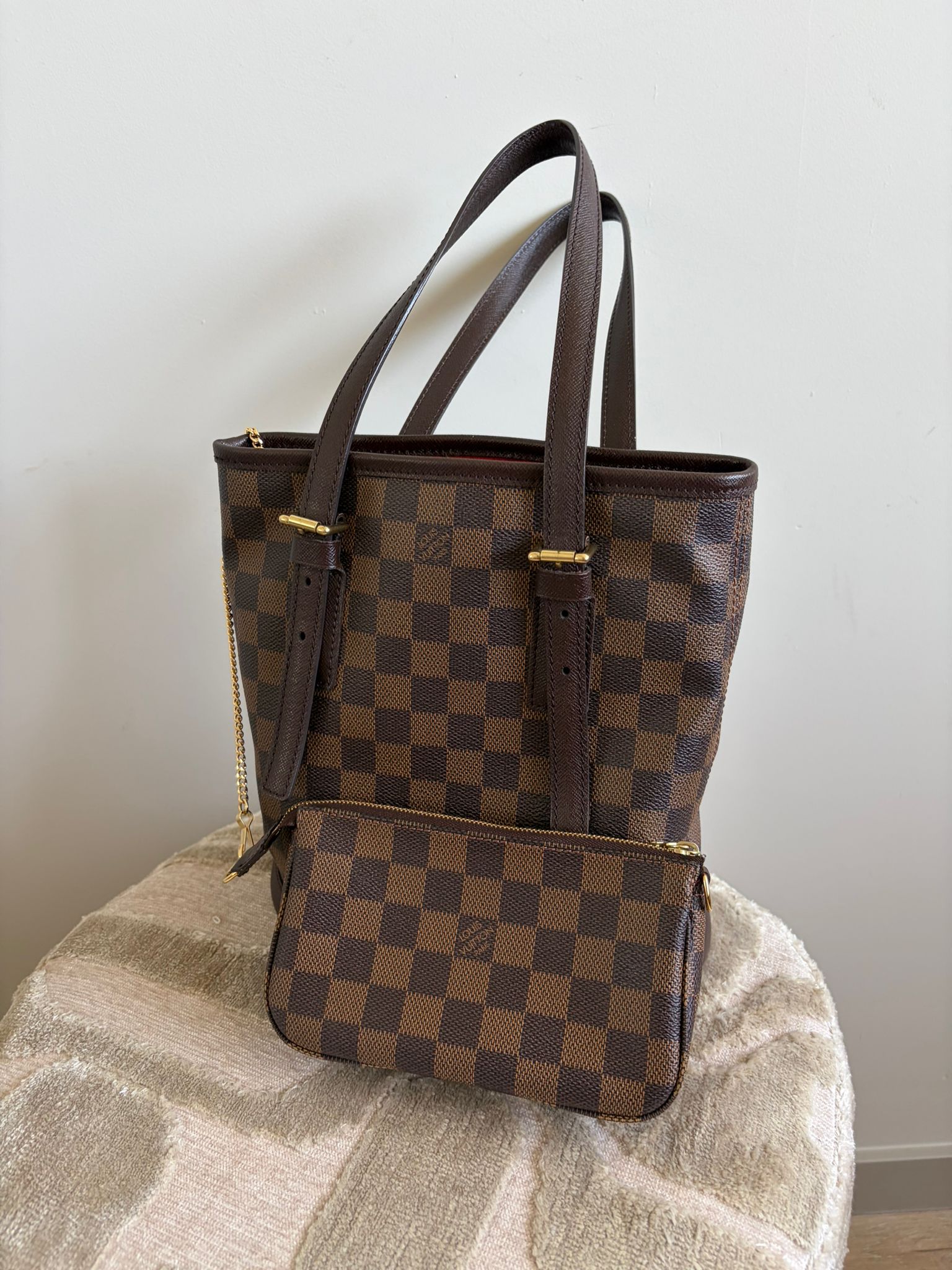 TRE66 - Louis Vuitton Male Damier Ebène Tote Marais Bucket - 16