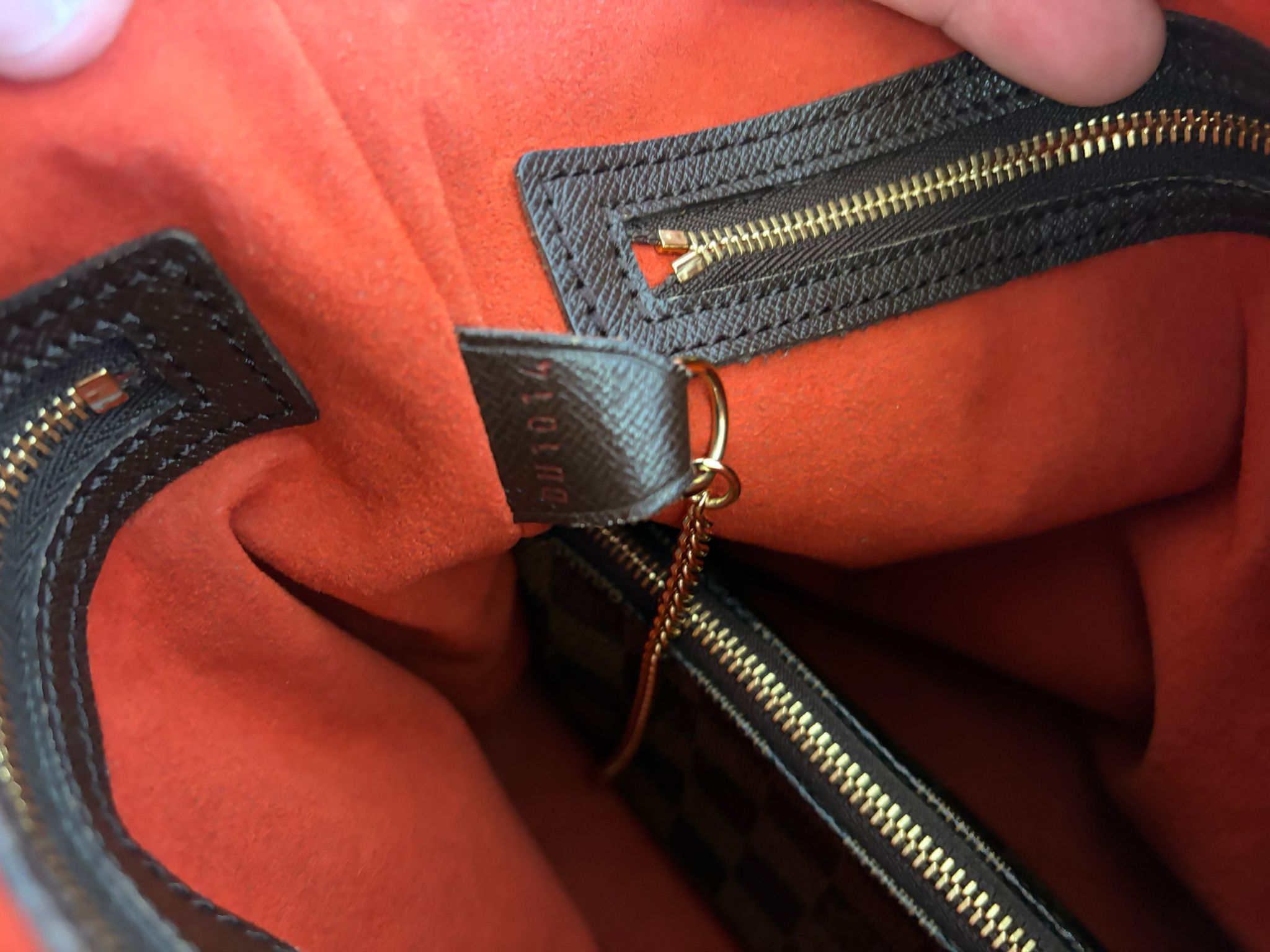 TRE66 - Louis Vuitton Male Damier Ebène Tote Marais Bucket - 17