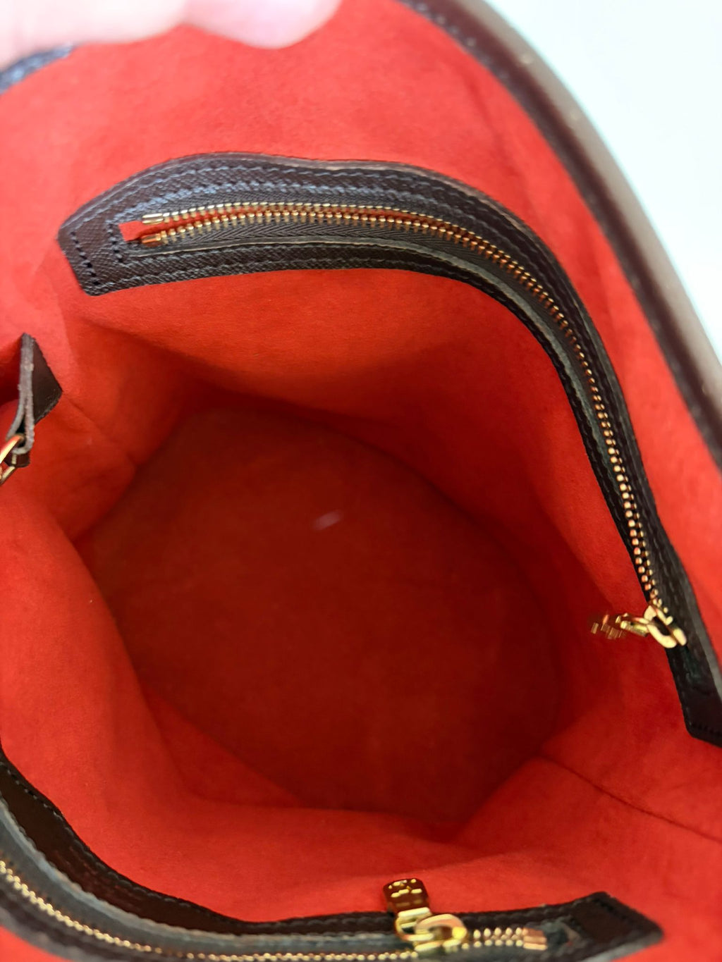 TRE66 - Louis Vuitton Male Damier Ebène Tote Marais Bucket - 4