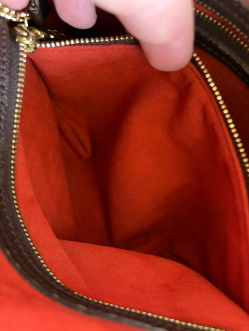 TRE66 - Louis Vuitton Male Damier Ebène Tote Marais Bucket - 5