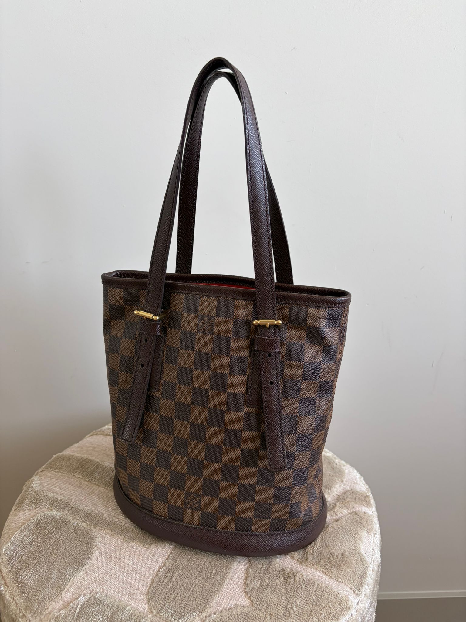 TRE66 - Louis Vuitton Male Damier Ebène Tote Marais Bucket - 9