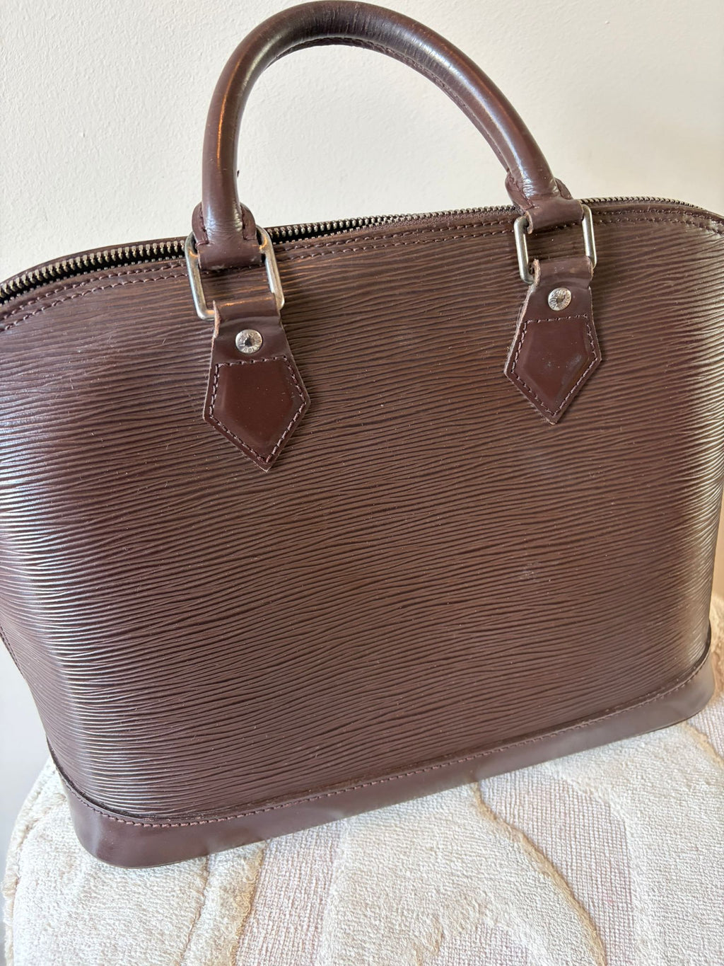 TRE70 - Louis Vuitton Alma Epi Mocha
 - 2