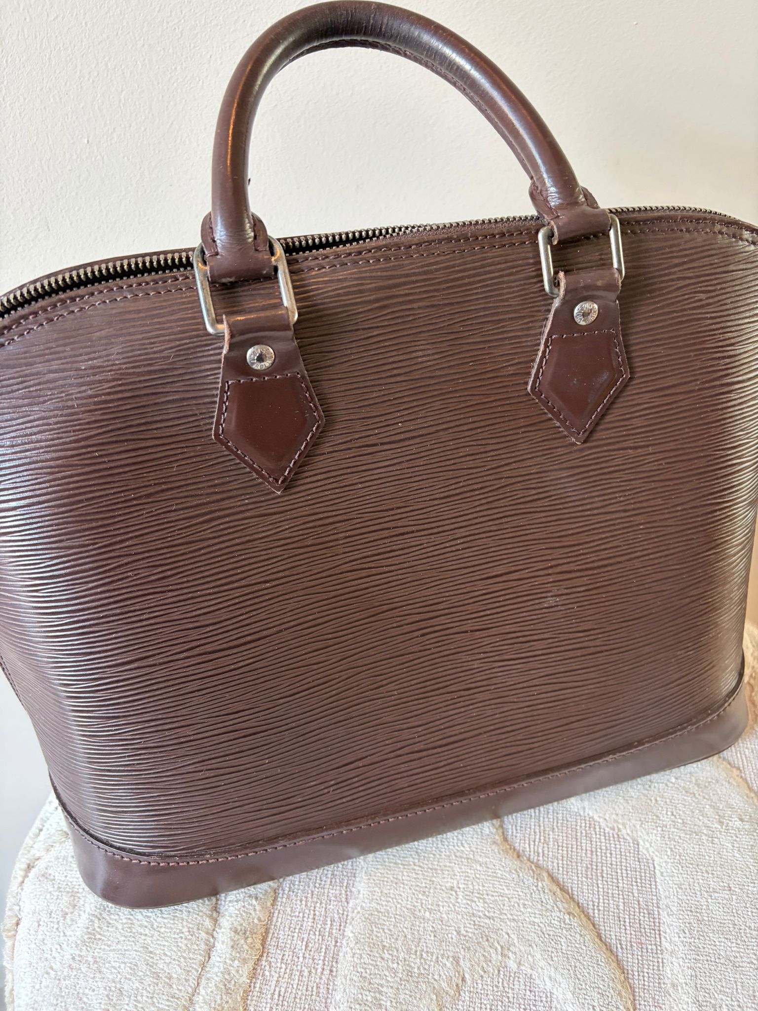 TRE70 - Louis Vuitton Alma Epi Mocha
 - 2