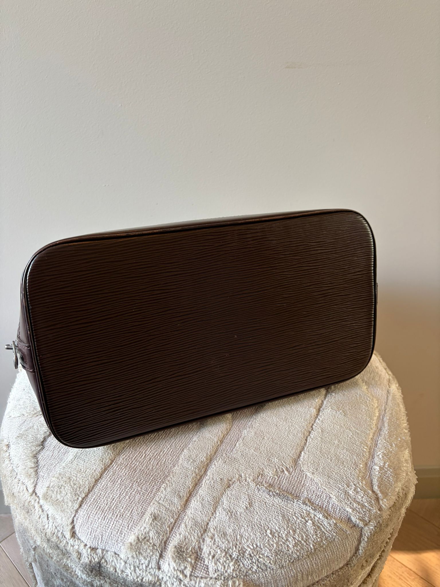 TRE70 - Louis Vuitton Alma Epi Mocha
 - 3