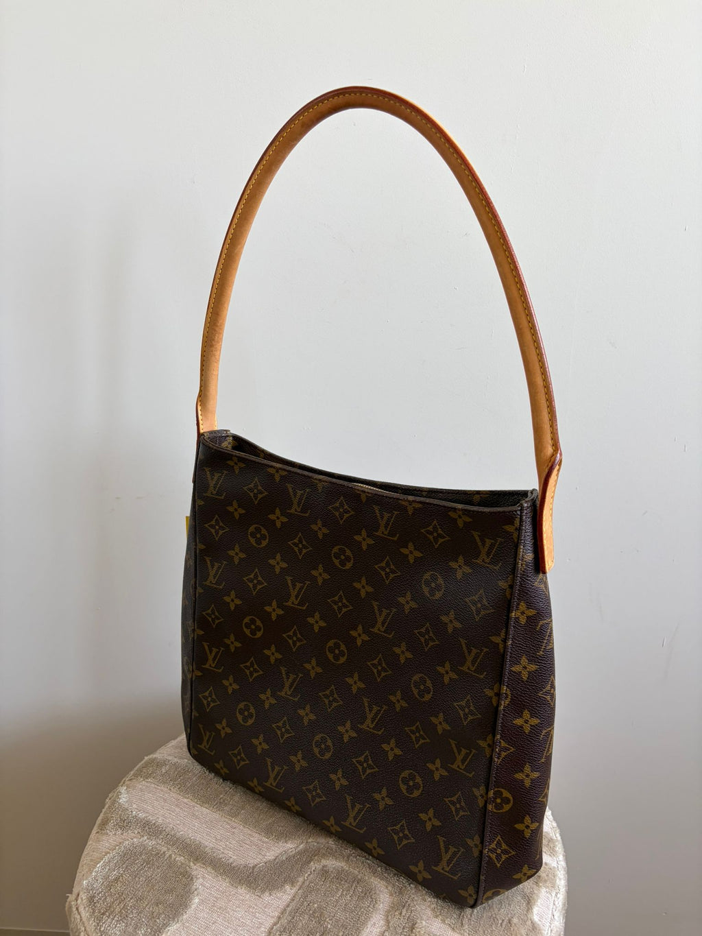 TRE73 - Louis Vuitton Looping GM - 9