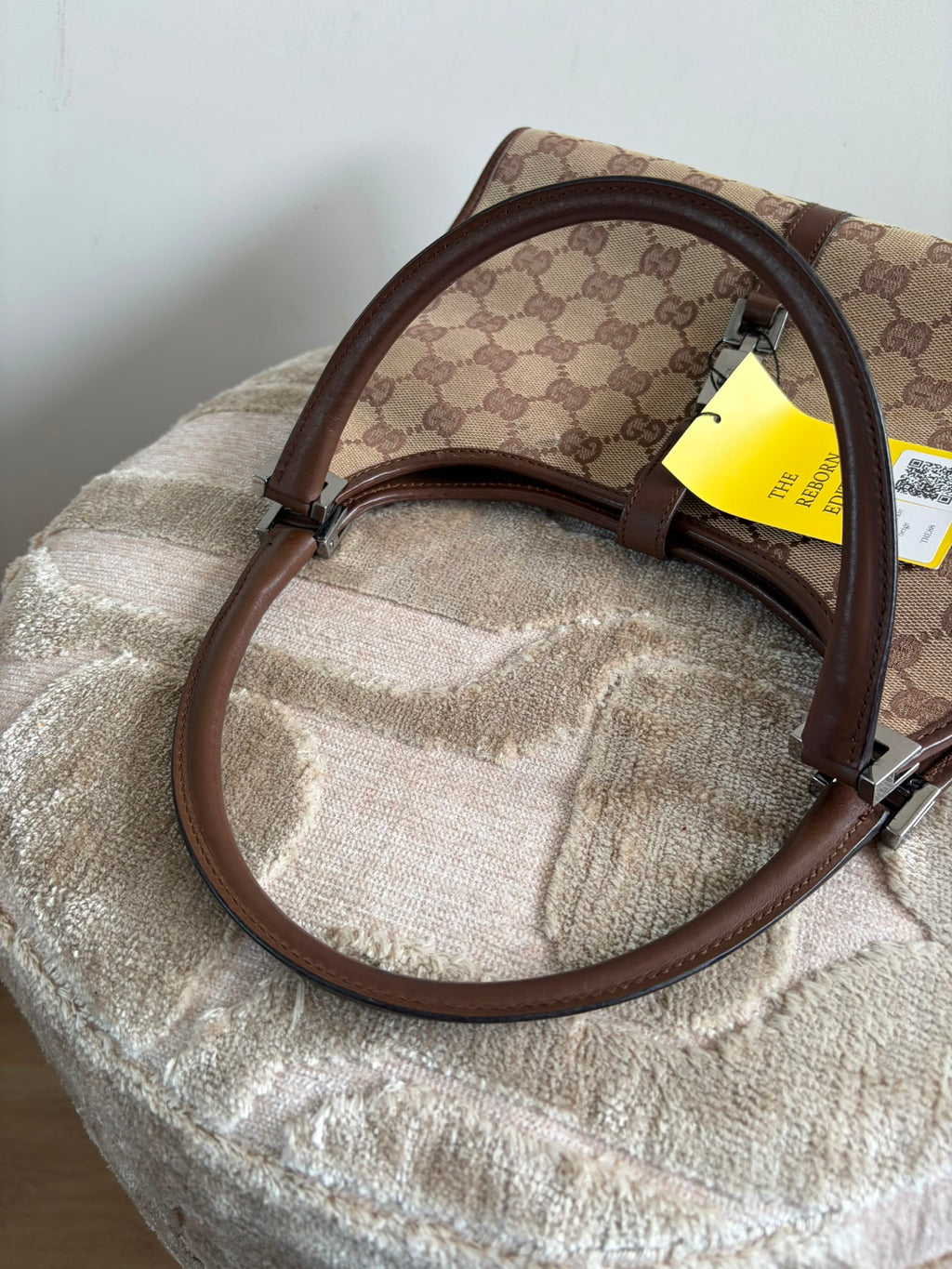 Gucci Jackie Bardot beige