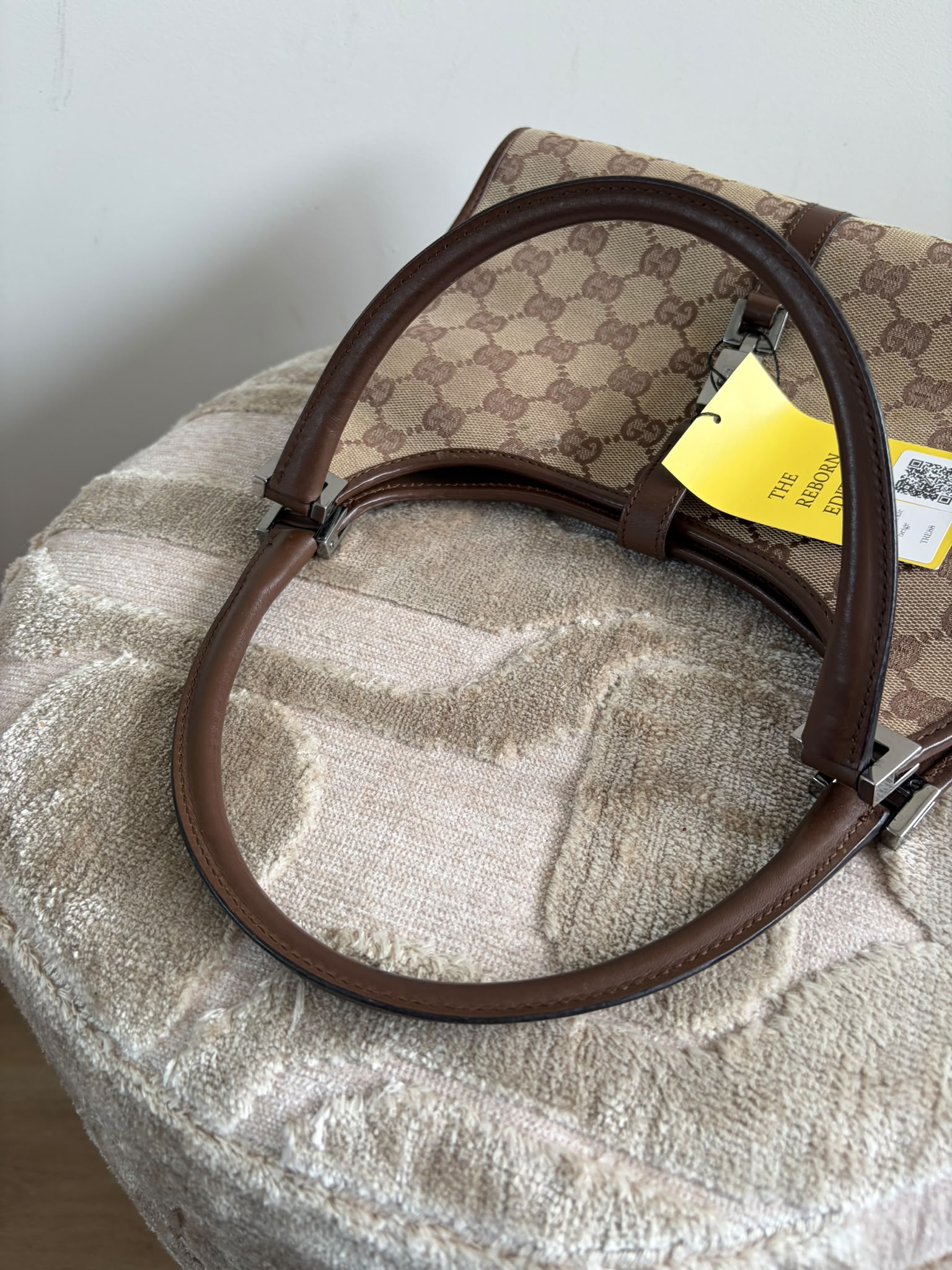 Gucci Jackie Bardot beige