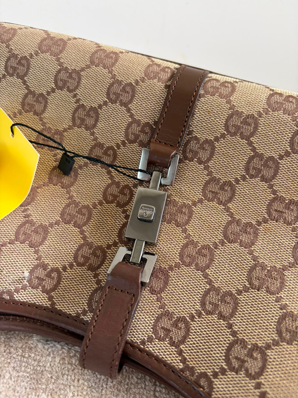 Gucci Jackie Bardot beige