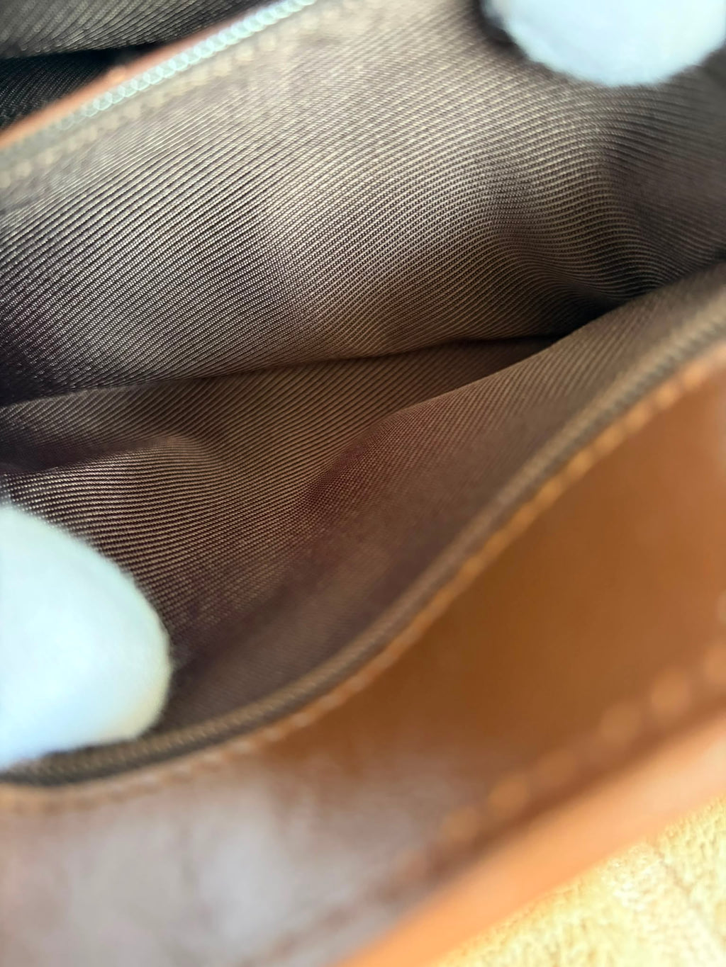 Gucci Jackie Bardot beige