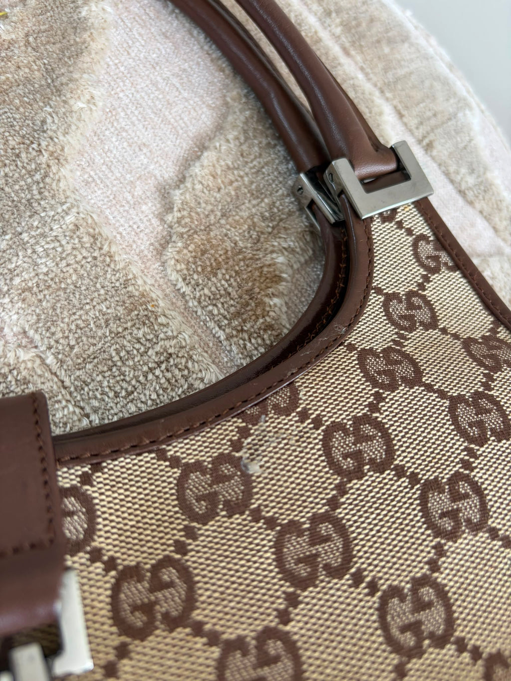 Gucci Jackie Bardot beige