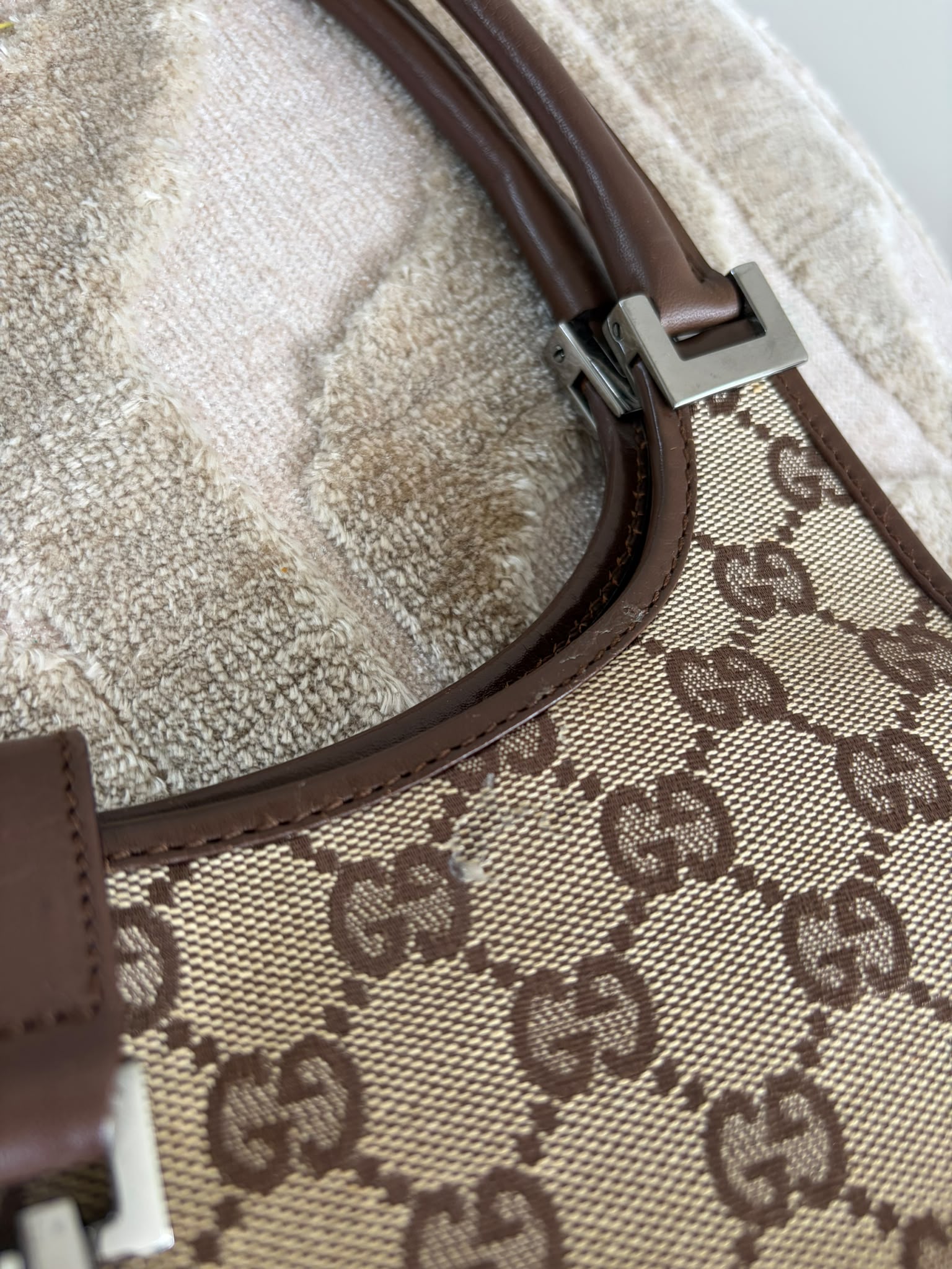 Gucci Jackie Bardot beige