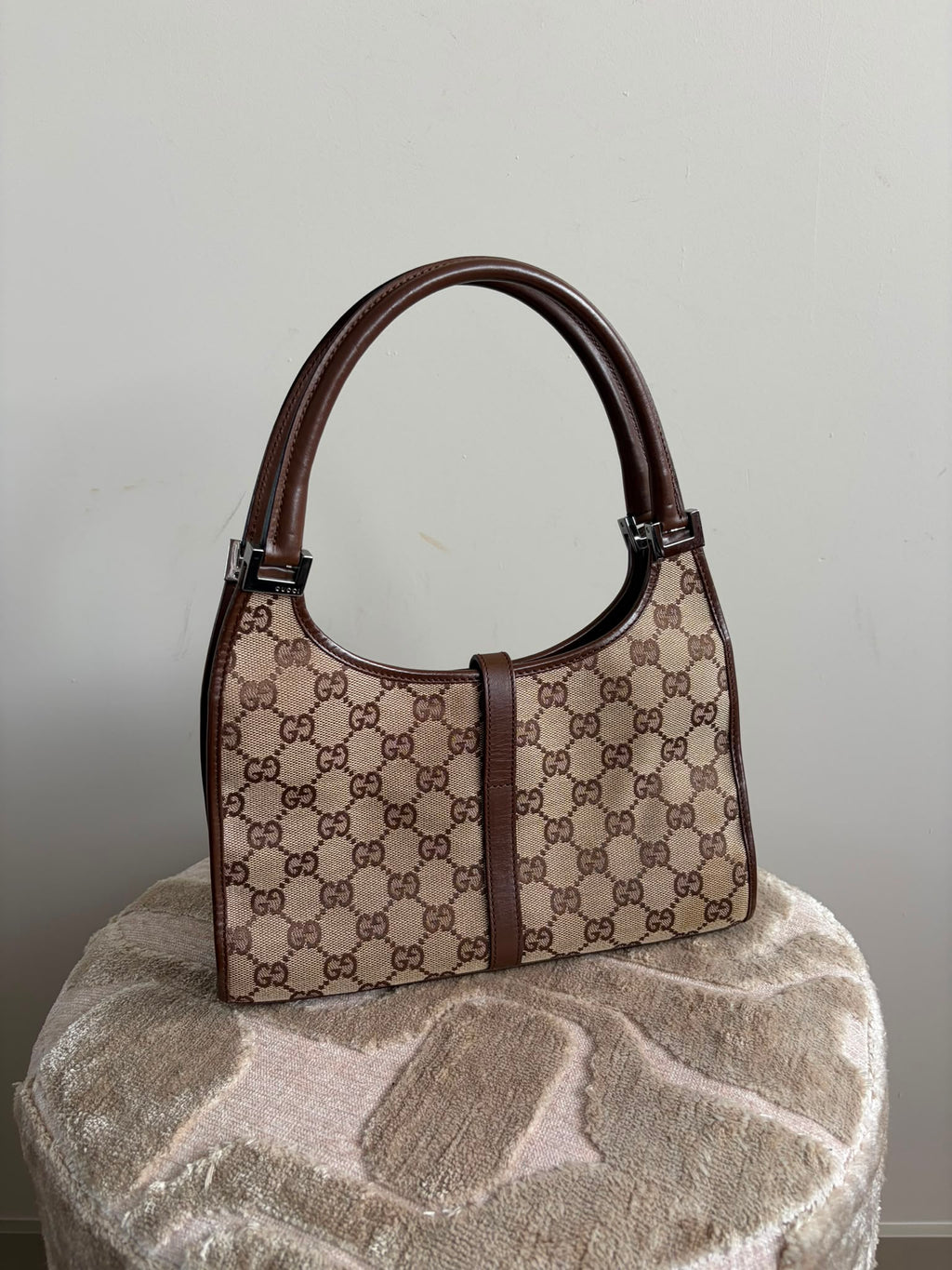 Gucci Jackie Bardot beige