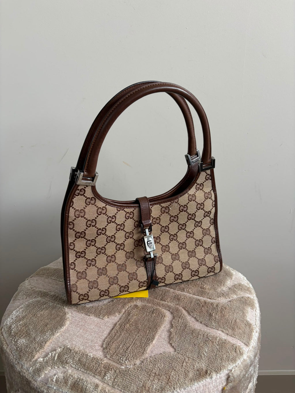 Gucci Jackie Bardot beige