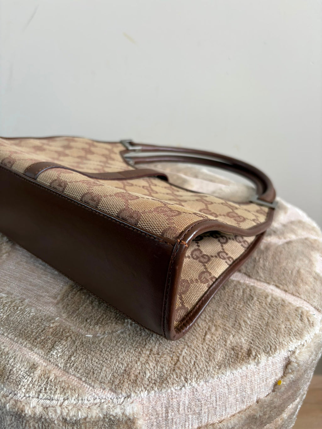Gucci Jackie Bardot beige