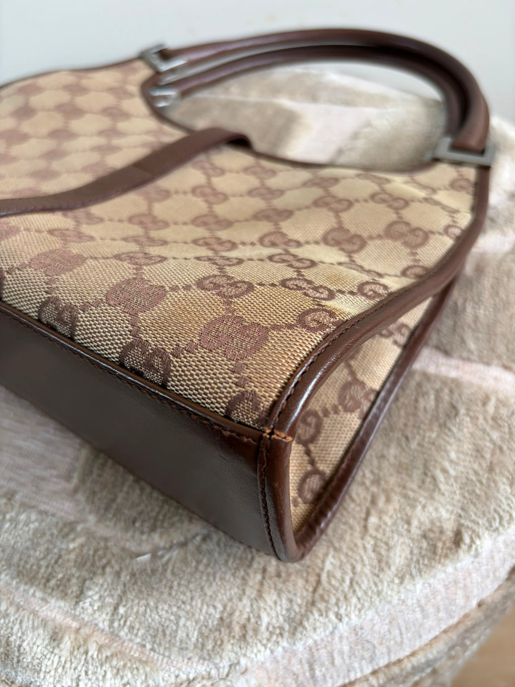 Gucci Jackie Bardot beige