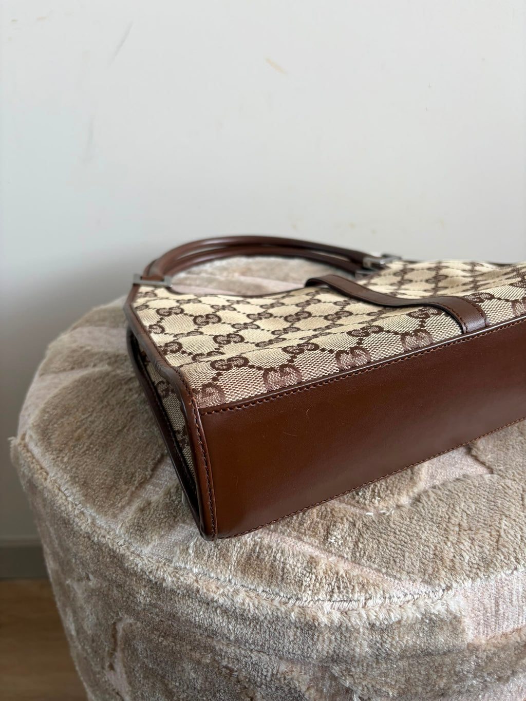 Gucci Jackie Bardot beige