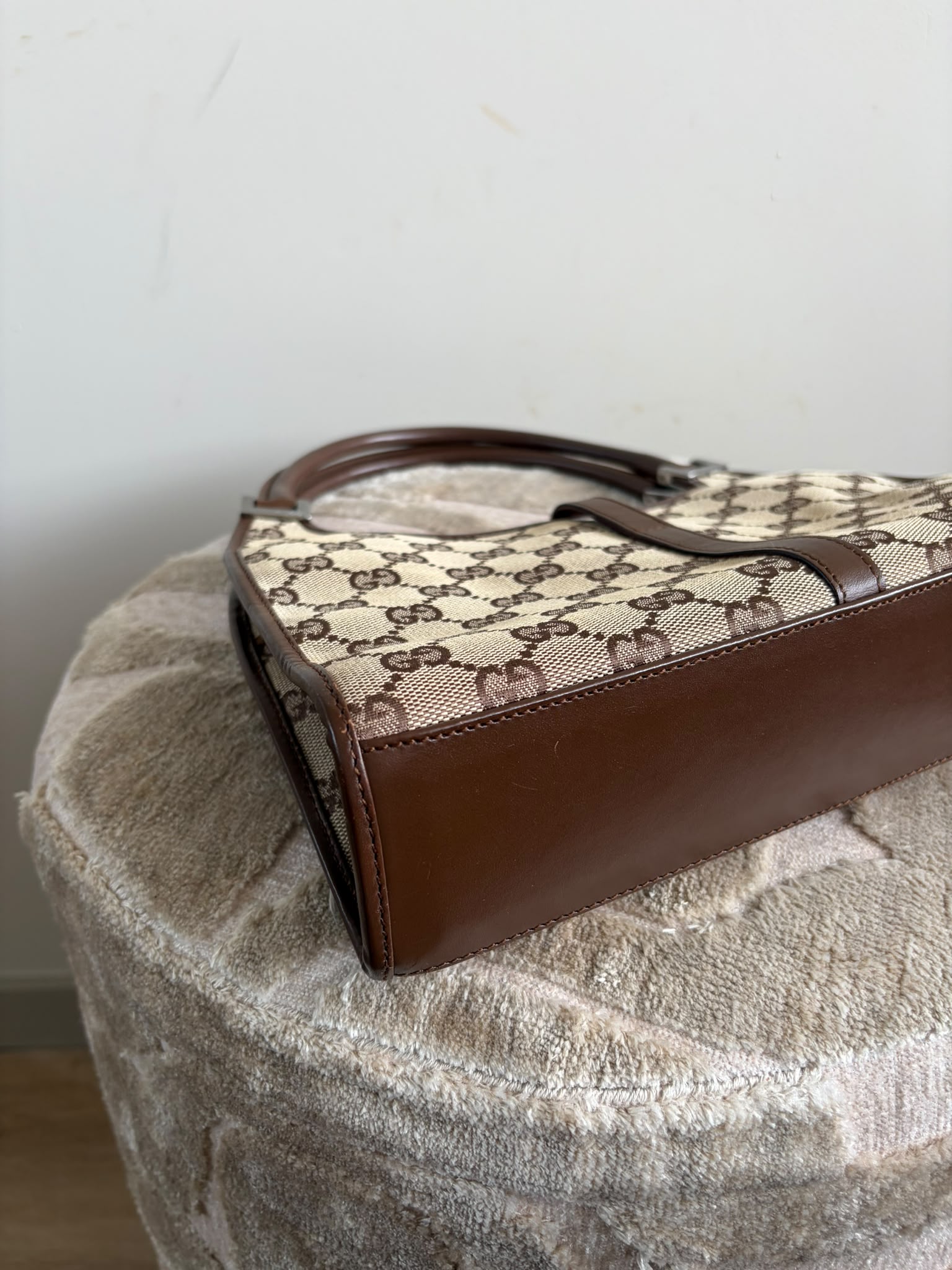 Gucci Jackie Bardot beige