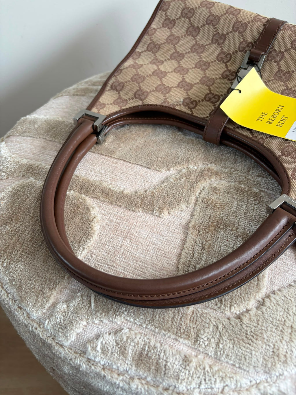 Gucci Jackie Bardot beige